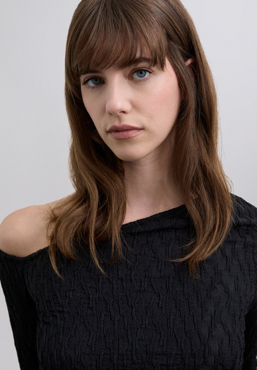 TOP ASIMÉTRICO HOMBRO DESCUBIERTO - Scalpers