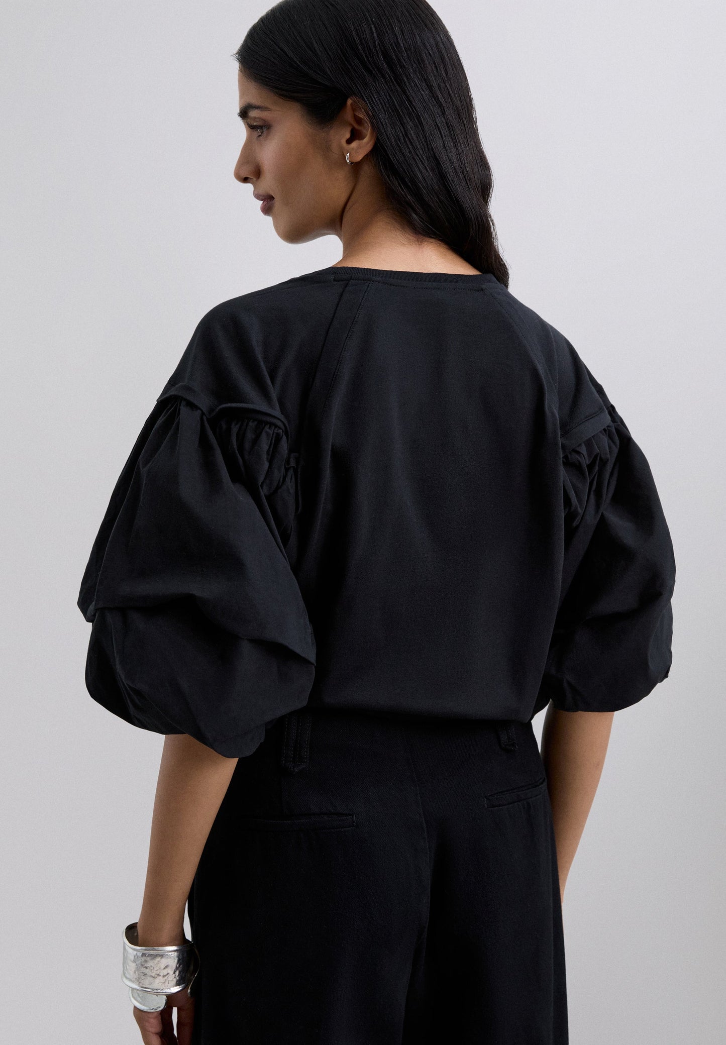 POLERA MANGA ABULLONADA