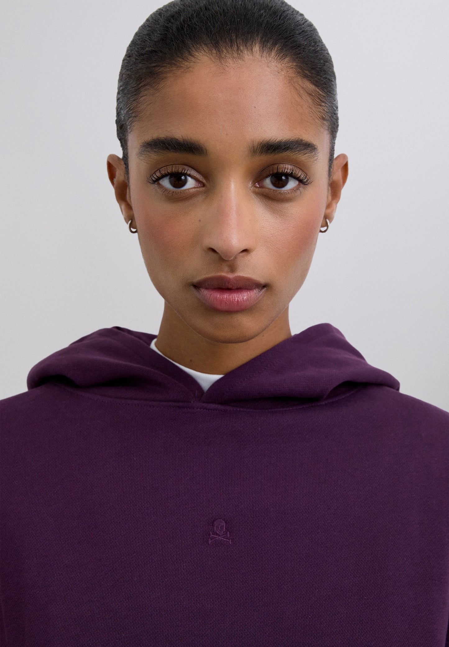 SUDADERA BÁSICA CALAVERA CAPUCHA - Scalpers