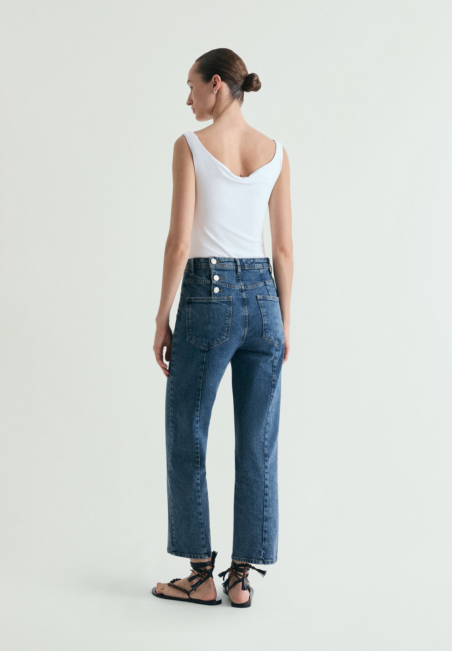 JEANS BOTONES TRASEROS