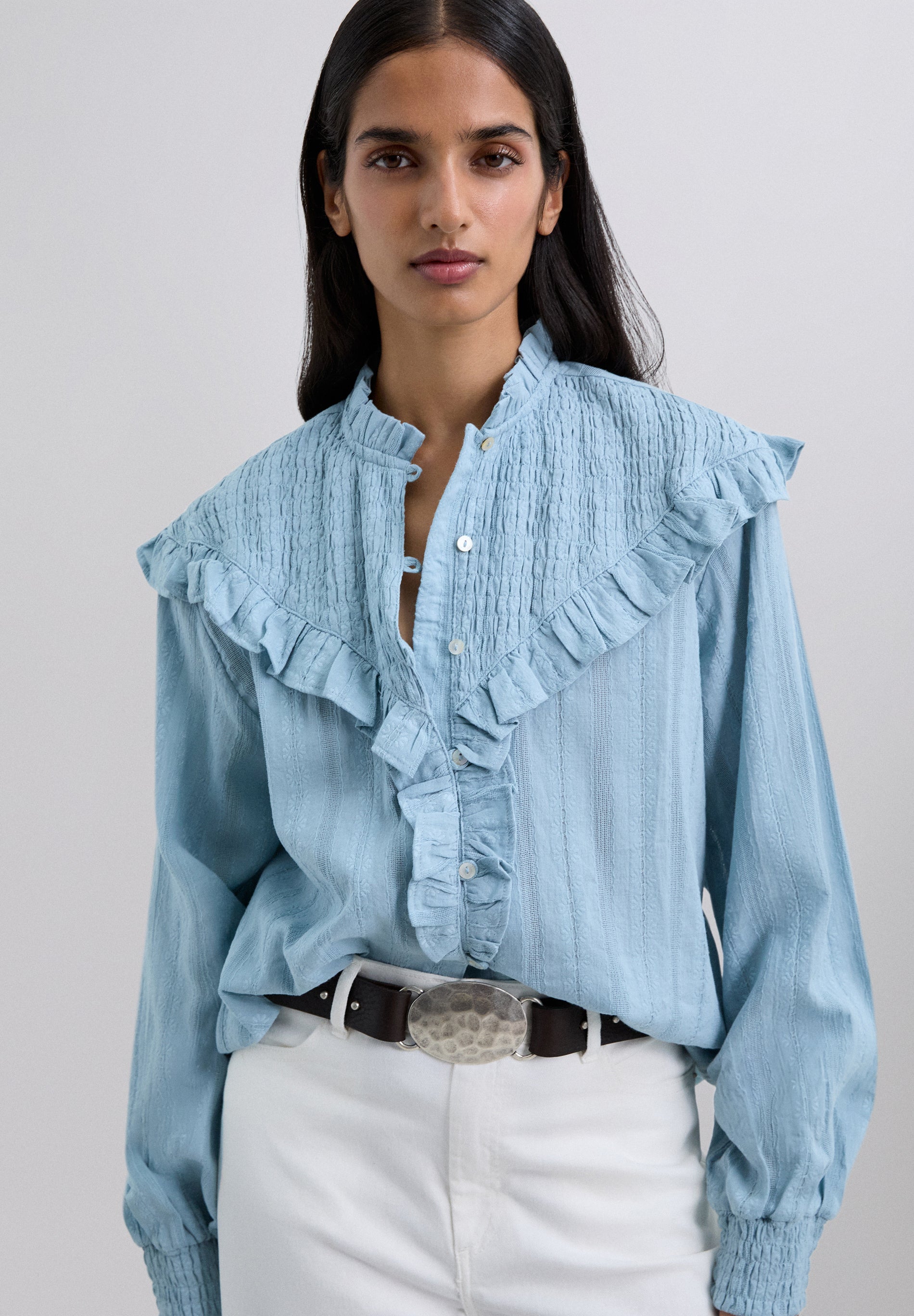 BLUSA FRUNCIDA CON VOLANTE