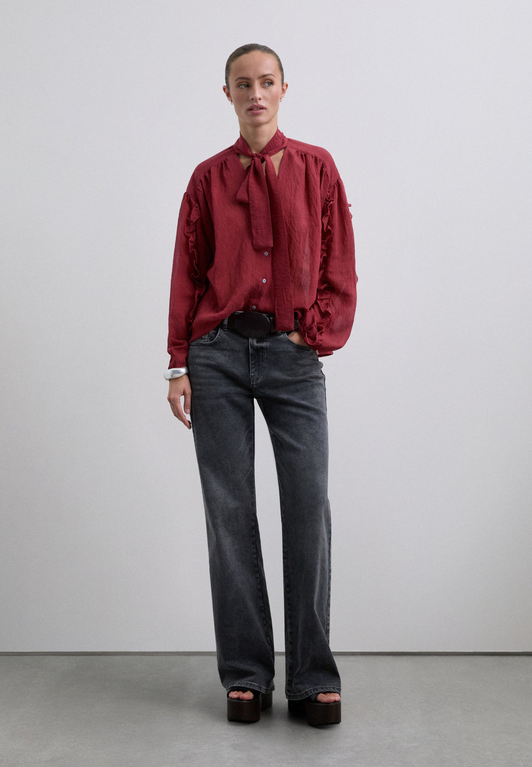 BLUSA DETALLE LAZO FRUNCES - Scalpers