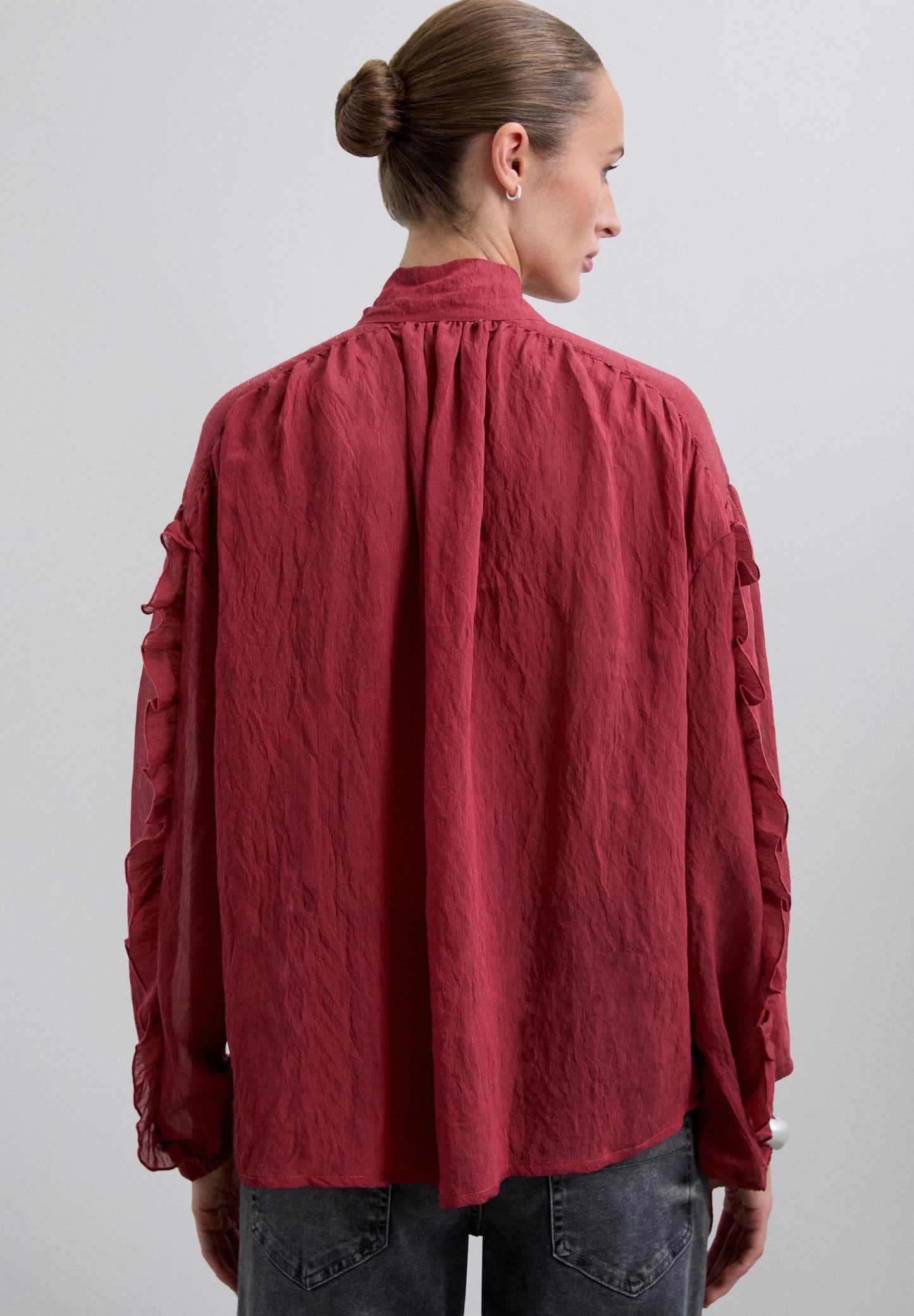 BLUSA DETALLE LAZO FRUNCES - Scalpers