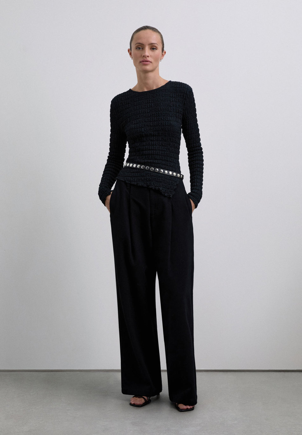 TOP CUELLO REDONDO ESTRUCTURA - Scalpers