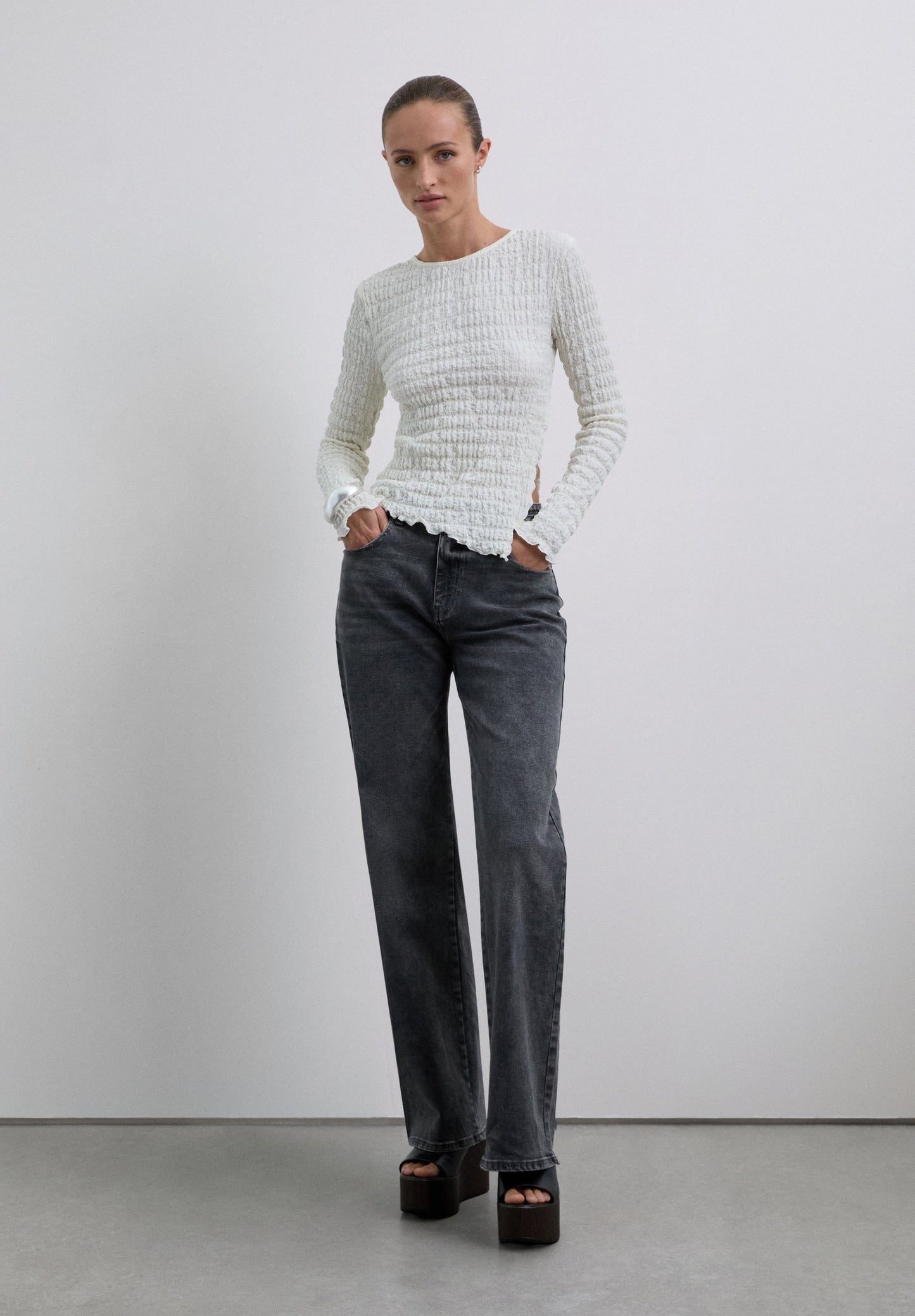 TOP CUELLO REDONDO ESTRUCTURA - Scalpers