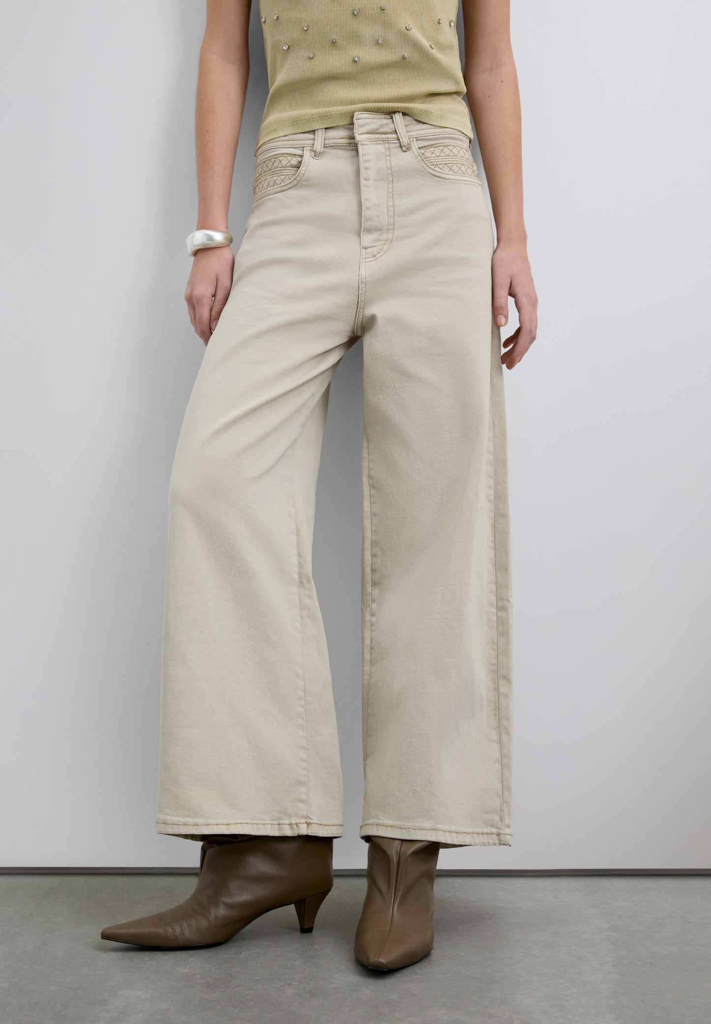 PANTALÓN TIRO ALTO DETALLE COSTURAS - Scalpers