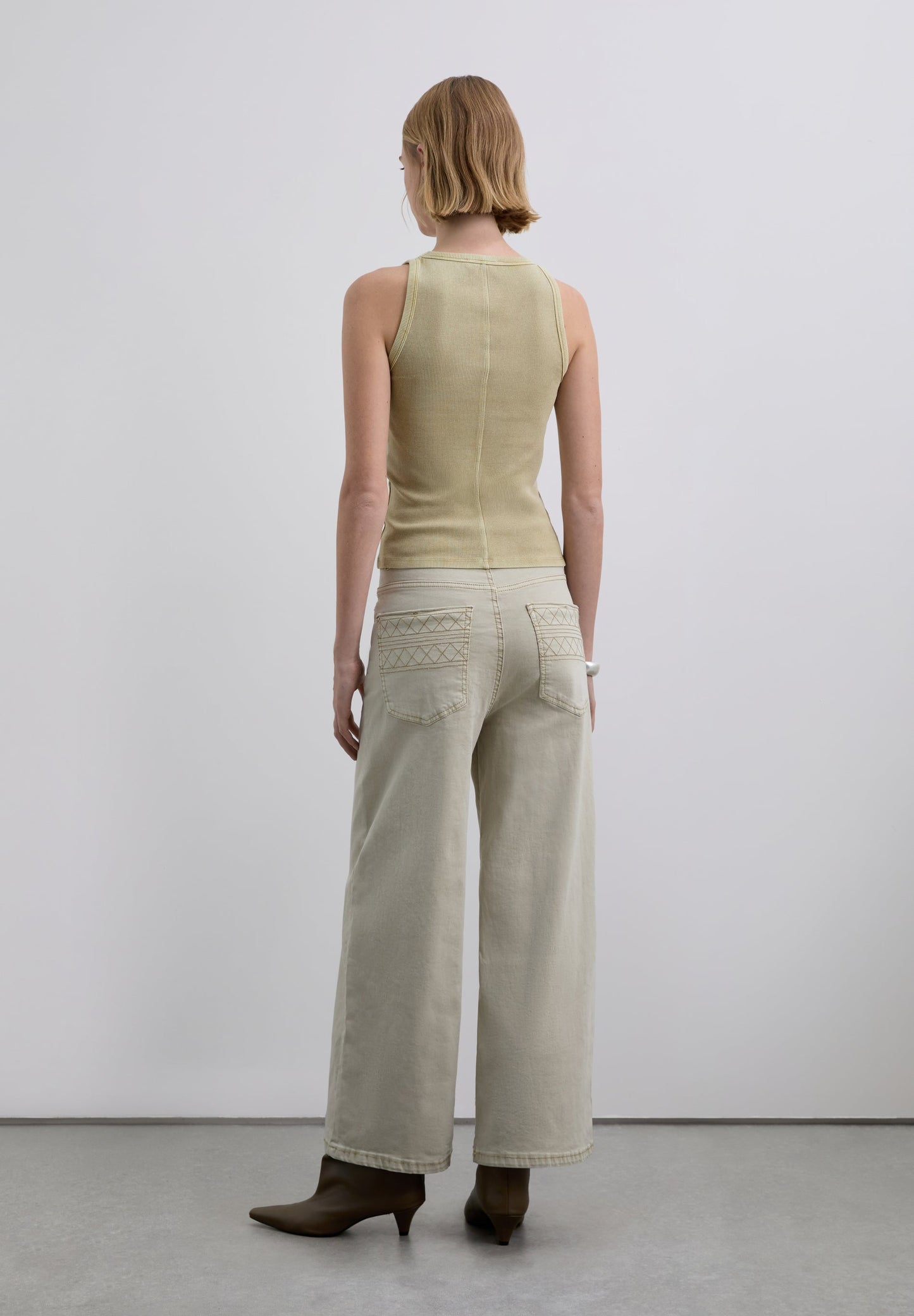 PANTALÓN TIRO ALTO DETALLE COSTURAS - Scalpers