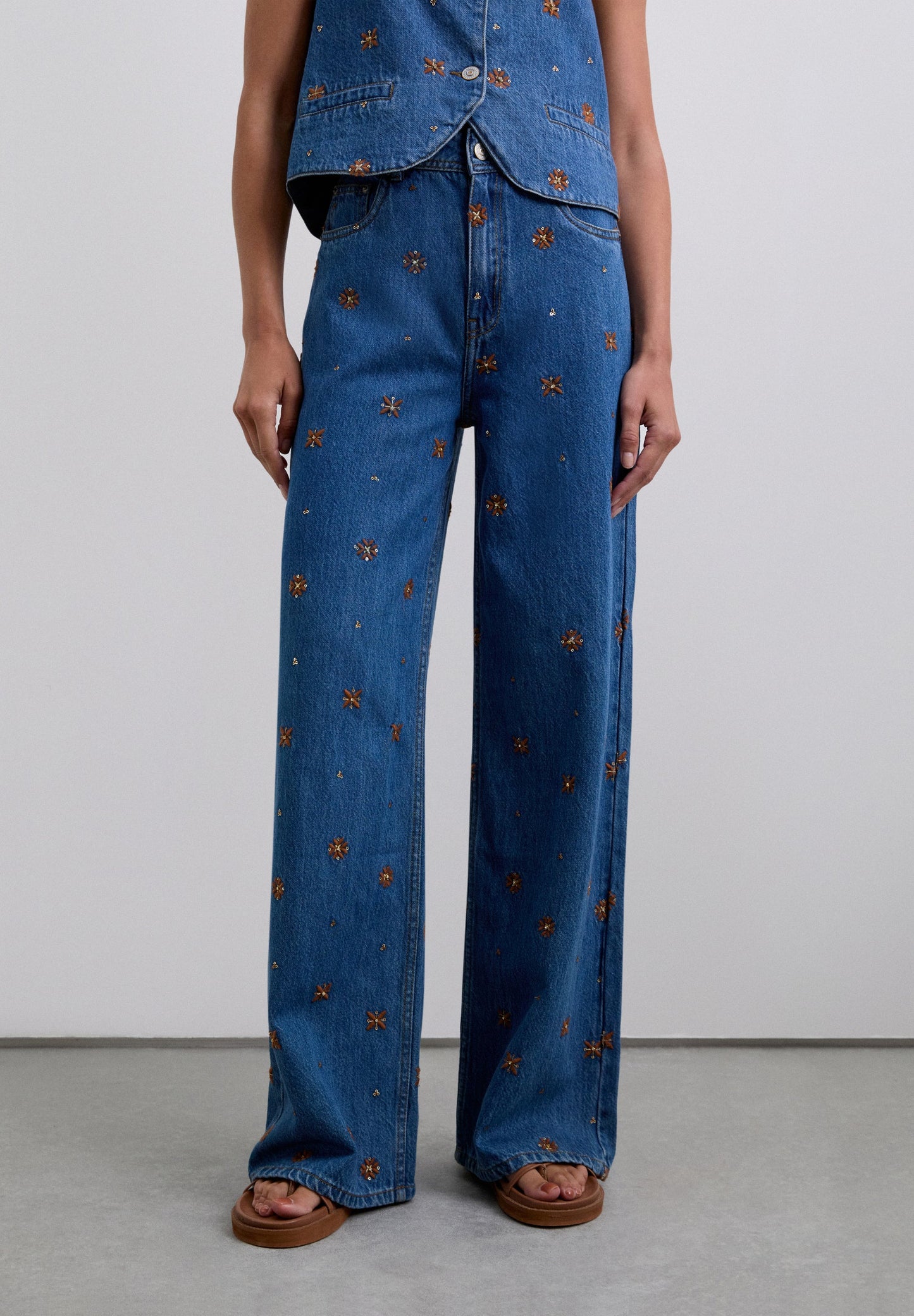 PANTALÓN DENIM RECTO FLORES - Scalpers