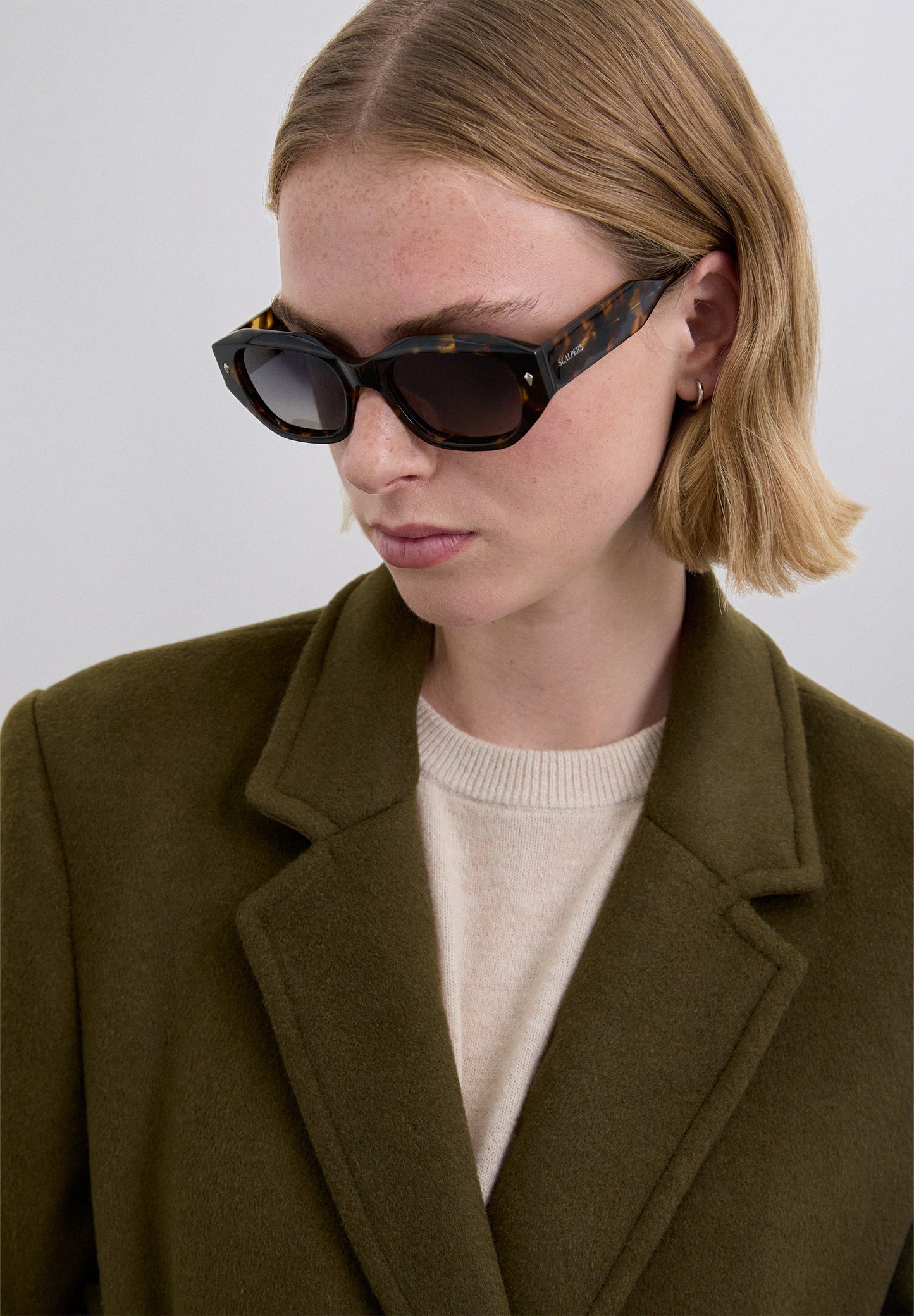 ABRIGO CON CINTURÓN A CONTRASTE - Scalpers