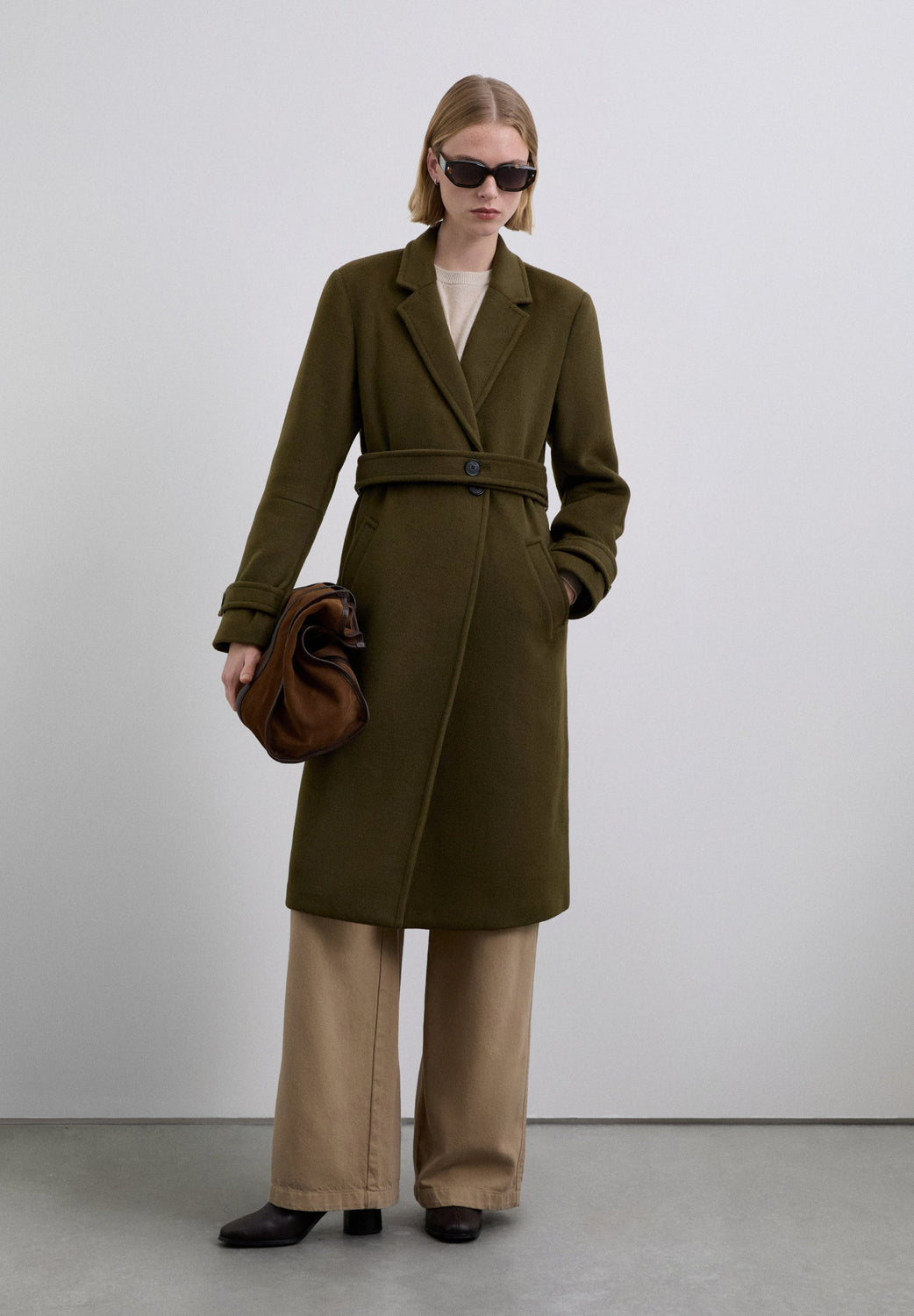 ABRIGO CON CINTURÓN A CONTRASTE - Scalpers