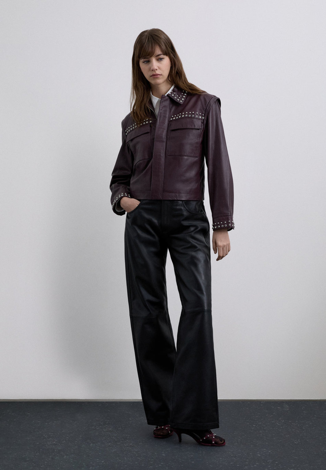 CHAQUETA BURDEOS TACHUELAS PIEL - Scalpers