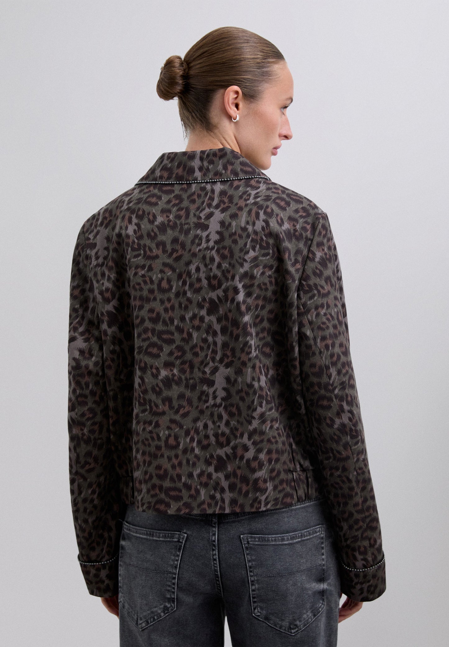 CHAQUETA ANIMAL PRINT STUDS - Scalpers