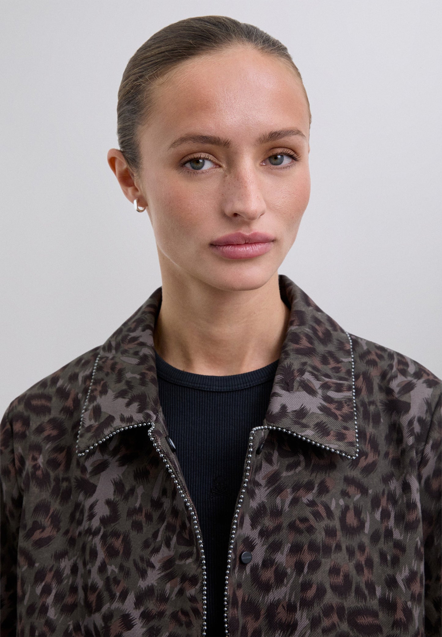 CHAQUETA ANIMAL PRINT STUDS - Scalpers