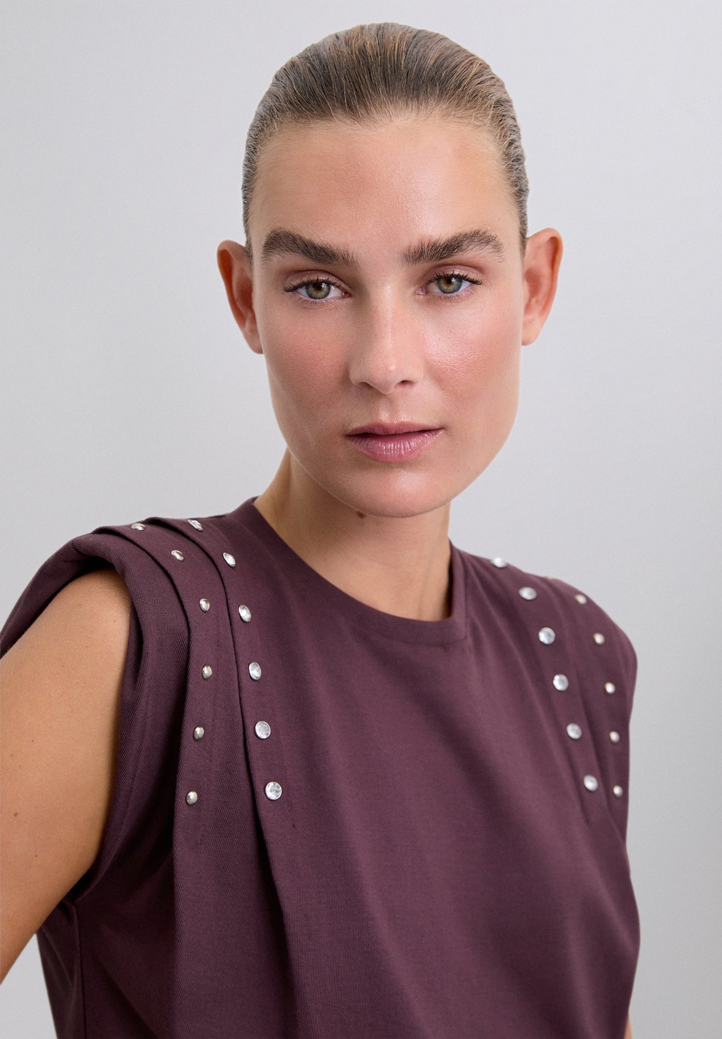 CAMISETA TACHUELAS MANGA SISA - Scalpers