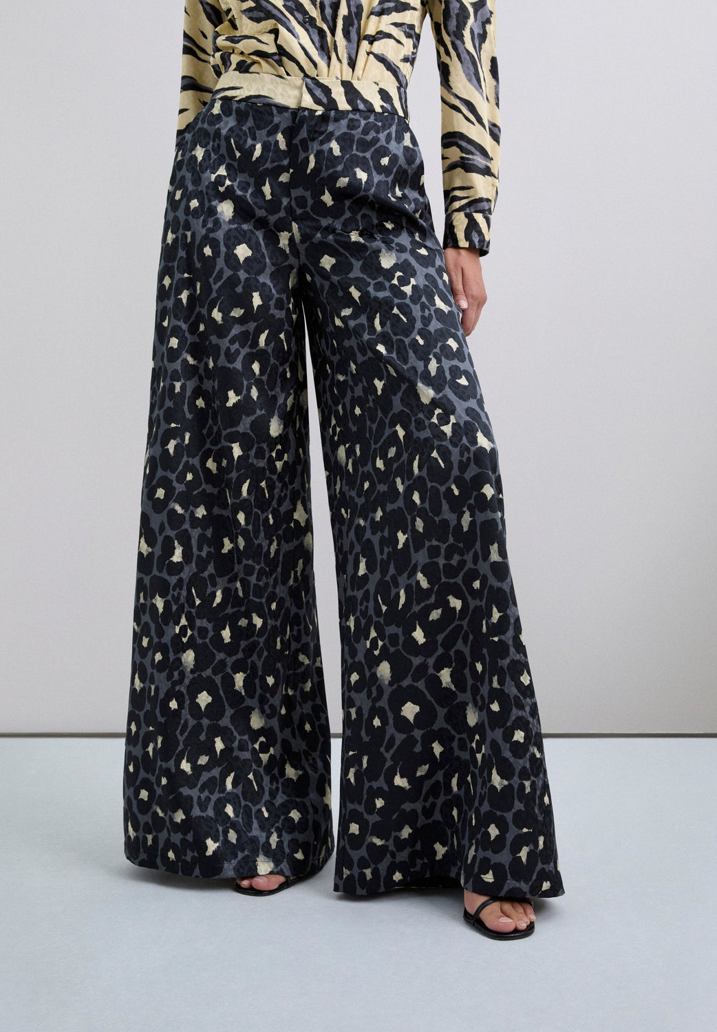 PANTALÓN FLUIDO ANIMAL PRINT - Scalpers