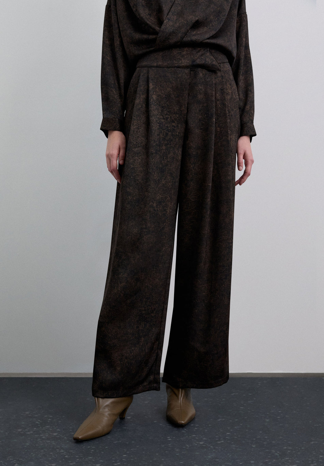 PANTALÓN ESTAMPADO SATINADO - Scalpers