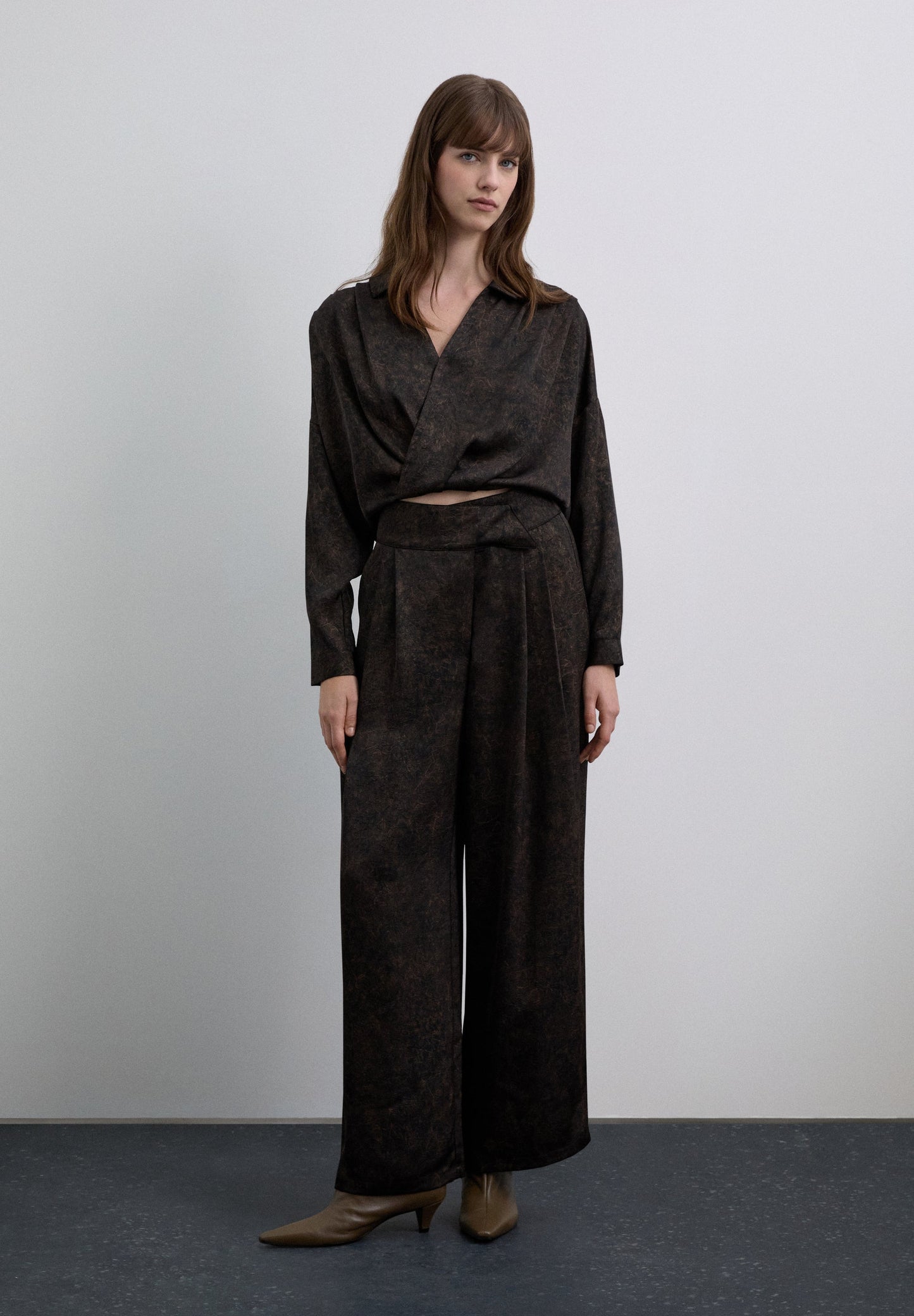 PANTALÓN ESTAMPADO SATINADO - Scalpers