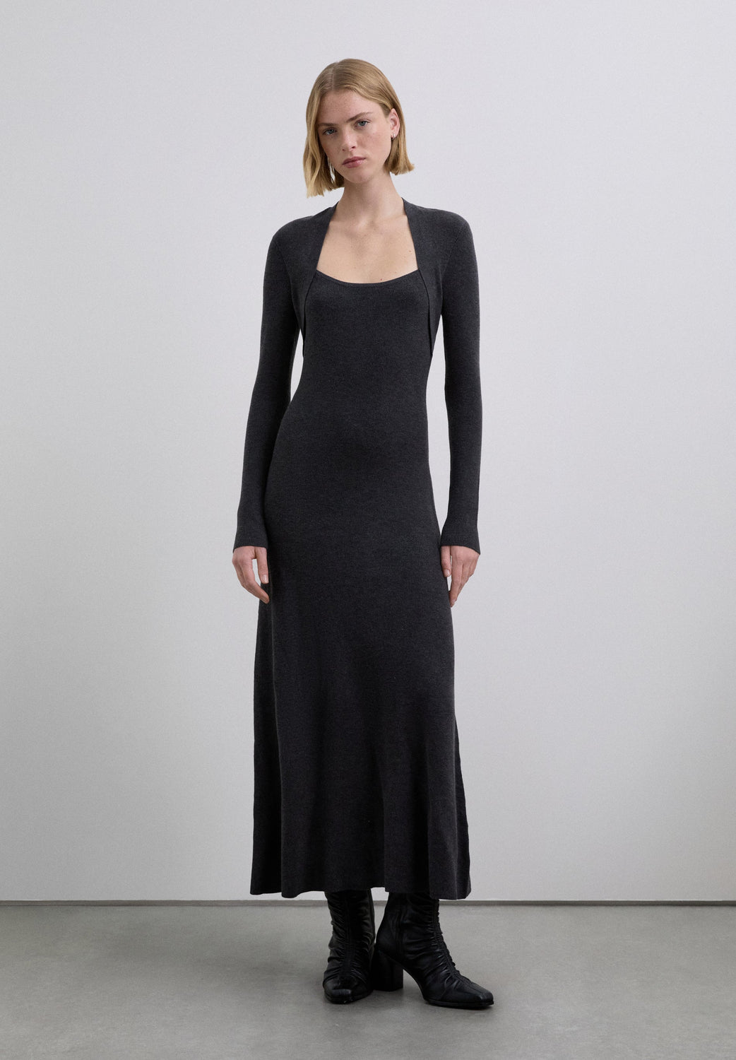 VESTIDO MIDI ESTRUCTURADO - Scalpers