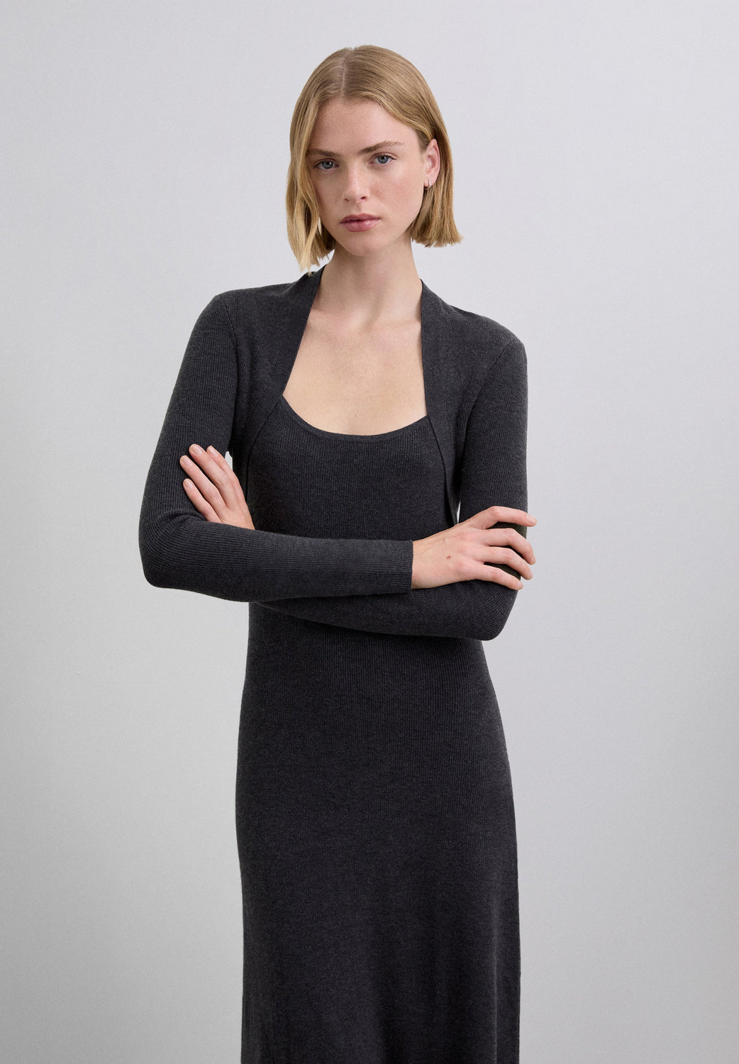 VESTIDO MIDI ESTRUCTURADO - Scalpers