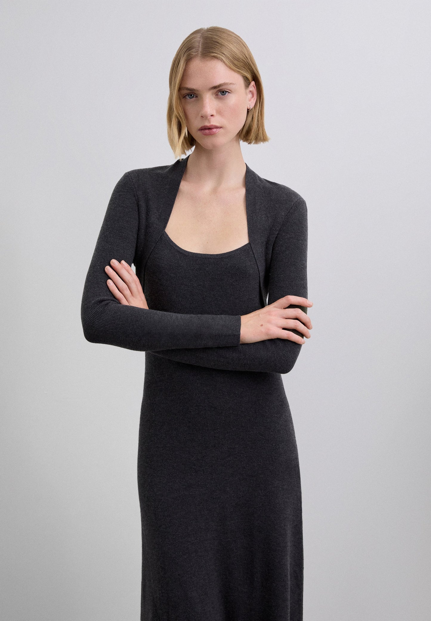 VESTIDO MIDI ESTRUCTURADO - Scalpers
