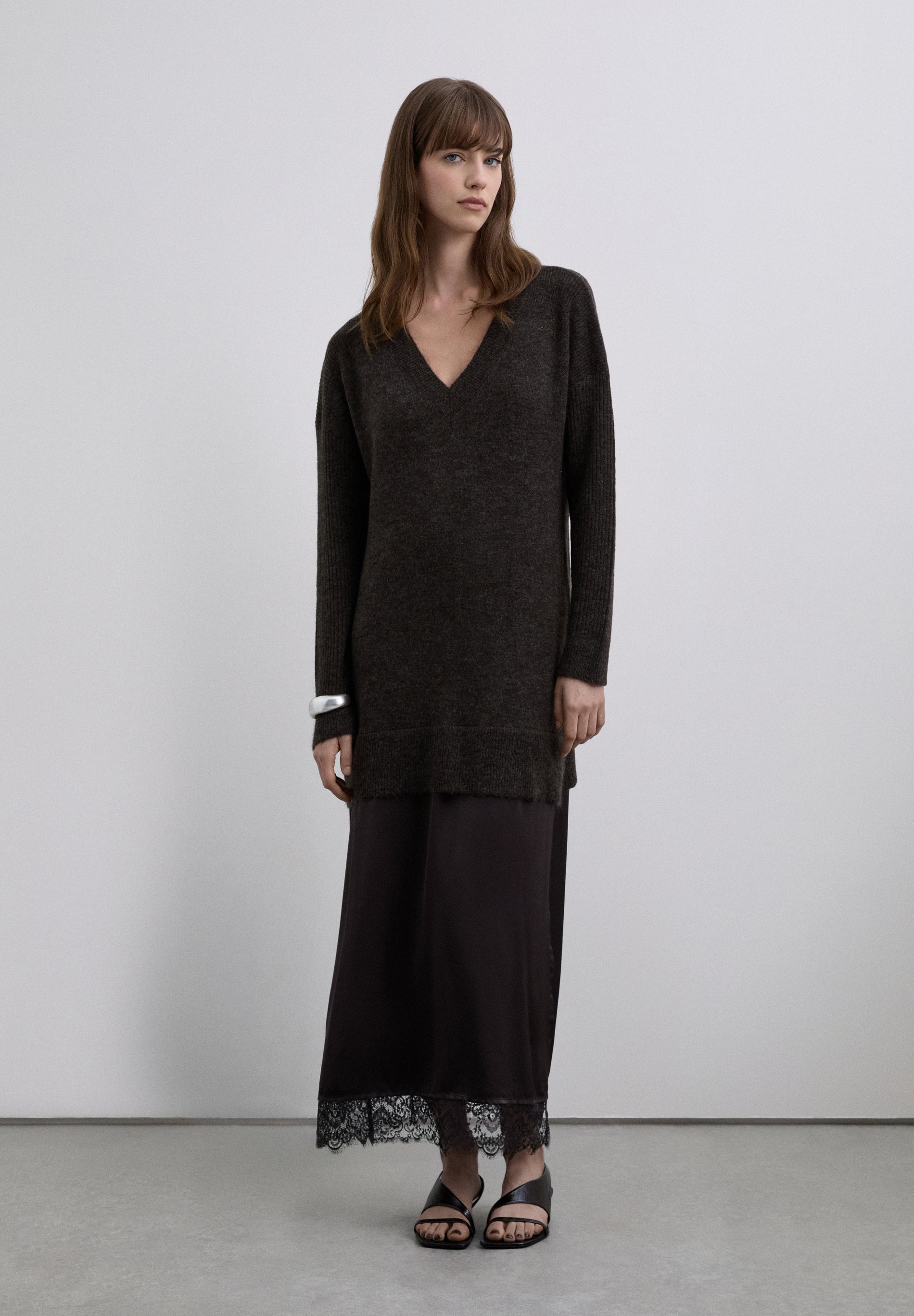 VESTIDO MIDI PUNTO Y DETALLE LENCERO