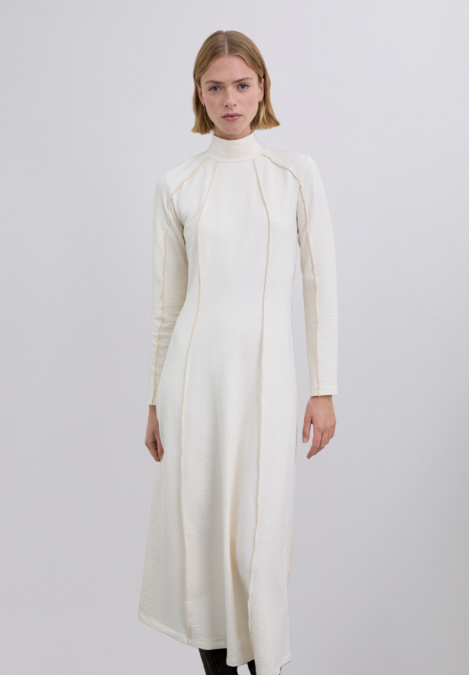 VESTIDO MIDI PUNTO OVERLOCK