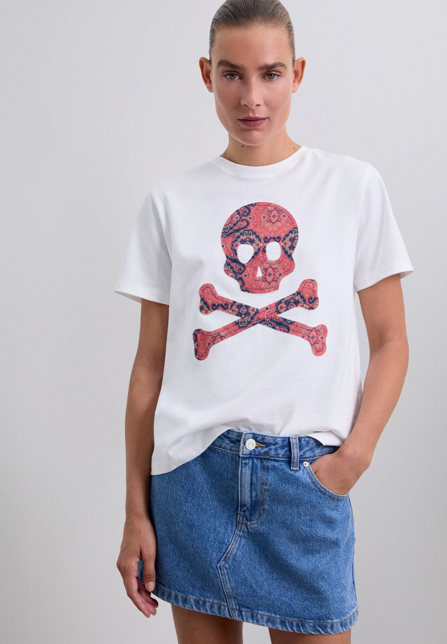 POLERA ESTAMPADA CALAVERA