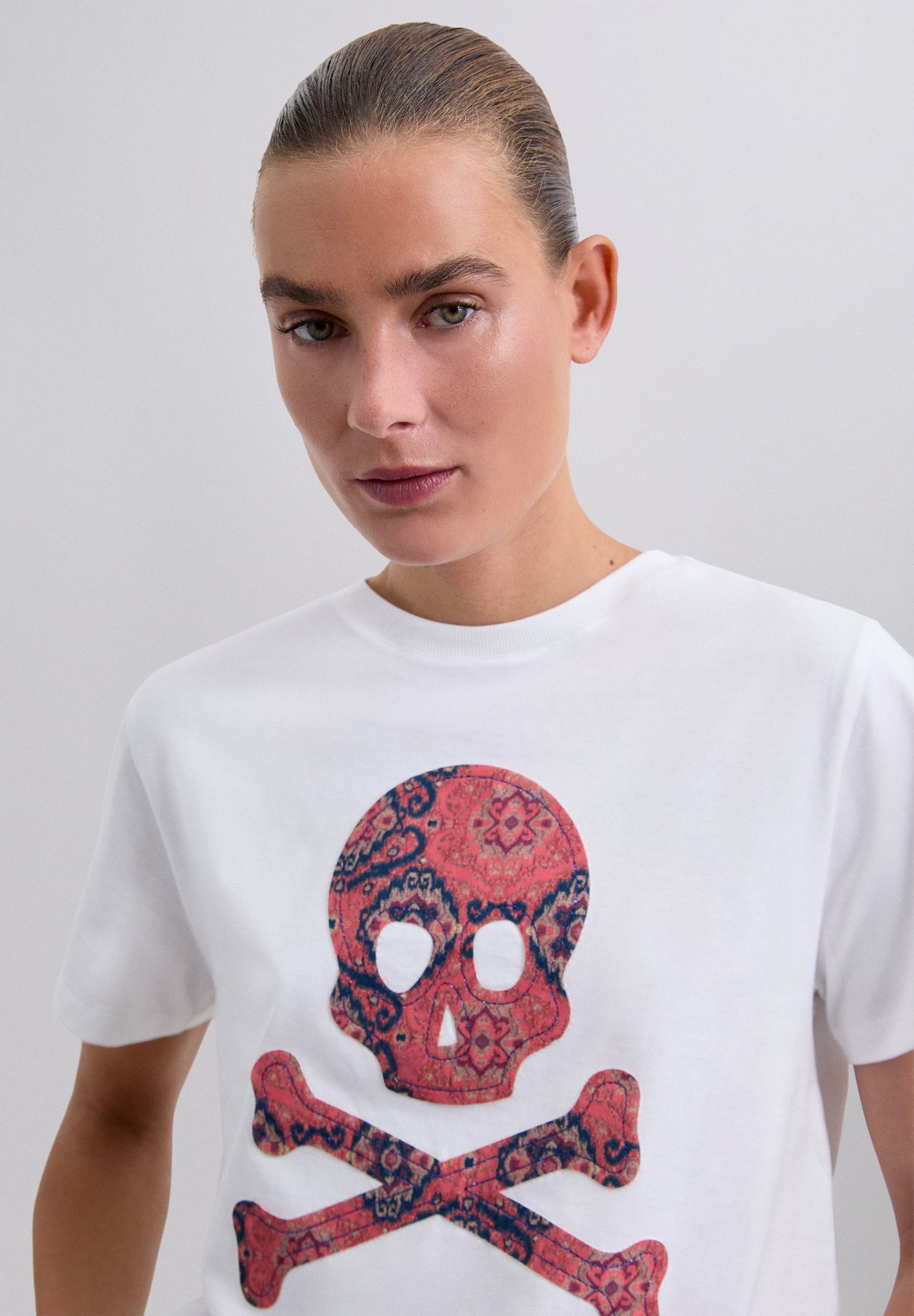 POLERA ESTAMPADA CALAVERA
