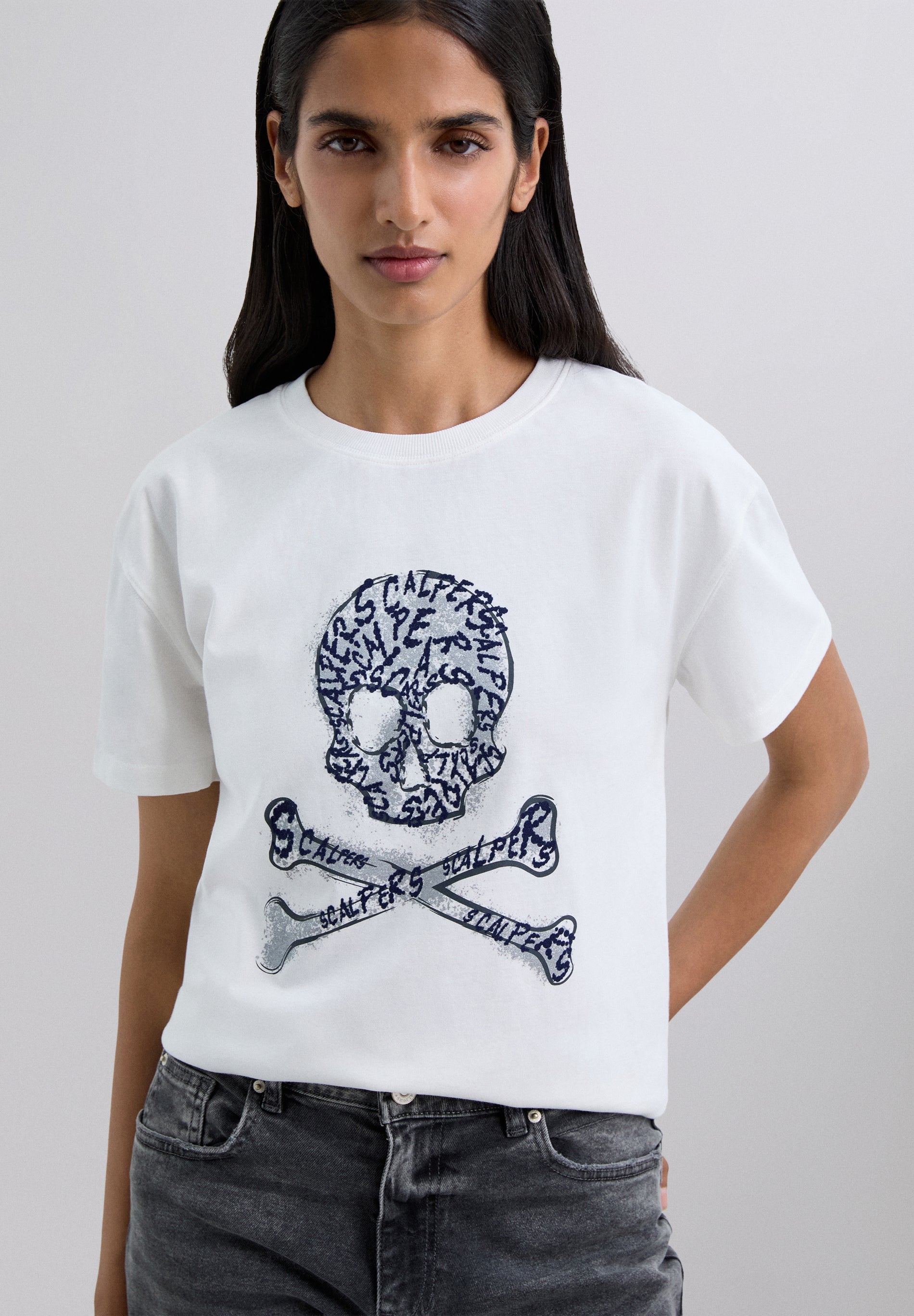 POLERA LOGO CALAVERA PRINT