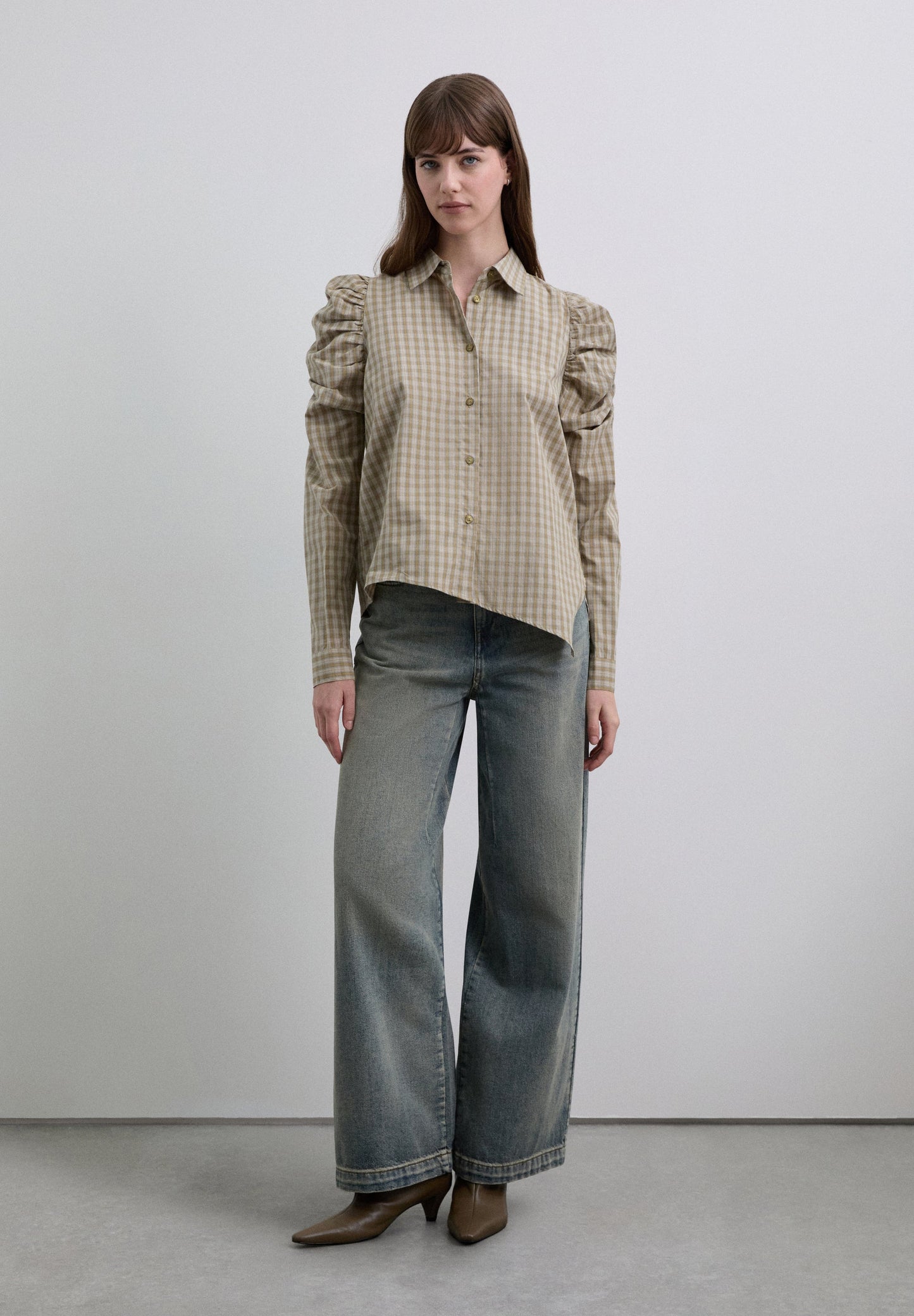 CAMISA ABULLONADA ASIMÉTRICA