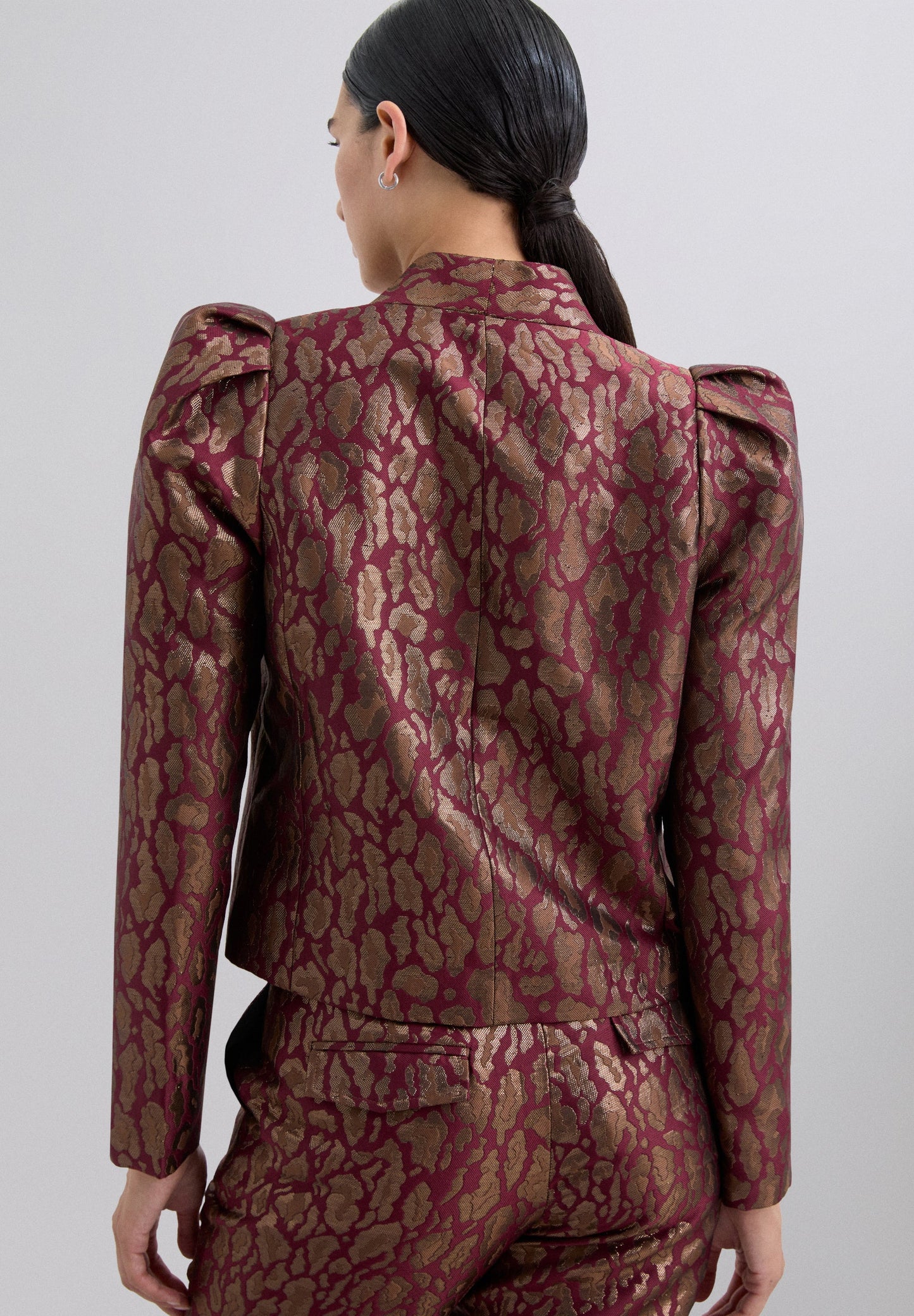 BLAZER CROPPED ANIMAL PRINT METALIZADA - Scalpers