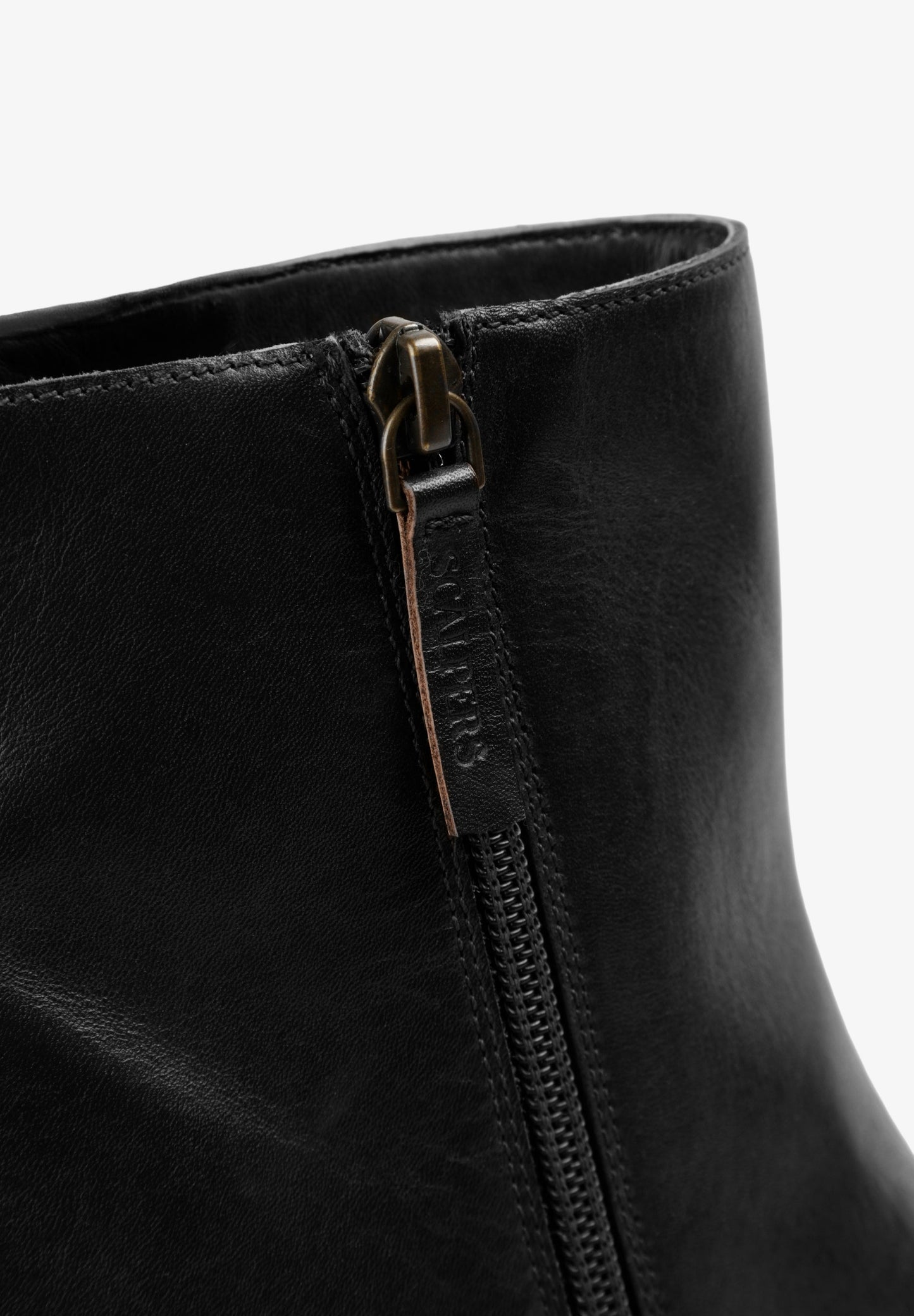 BOTAS DE PIEL CON TACHAS