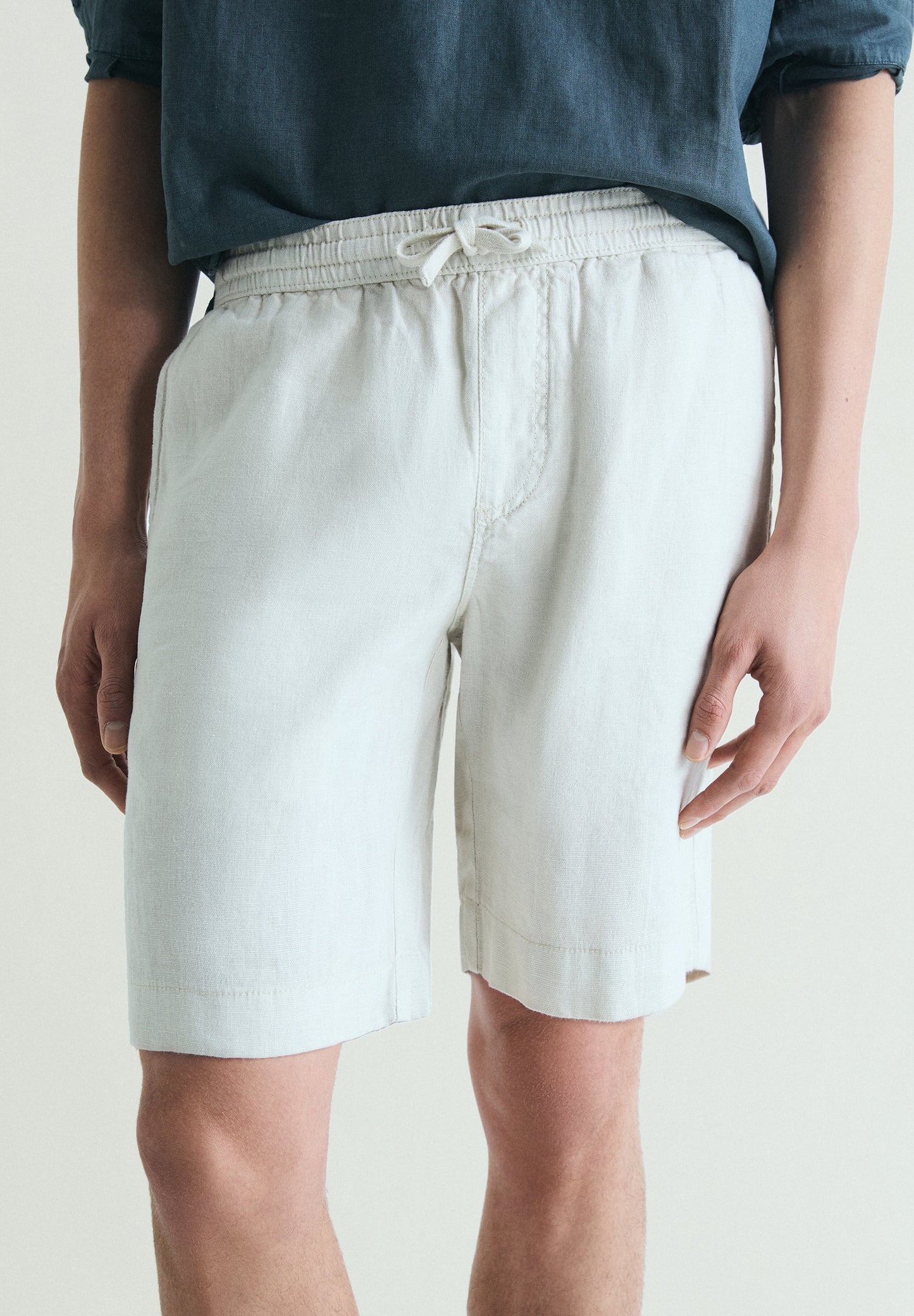 BERMUDAS LISAS LINO