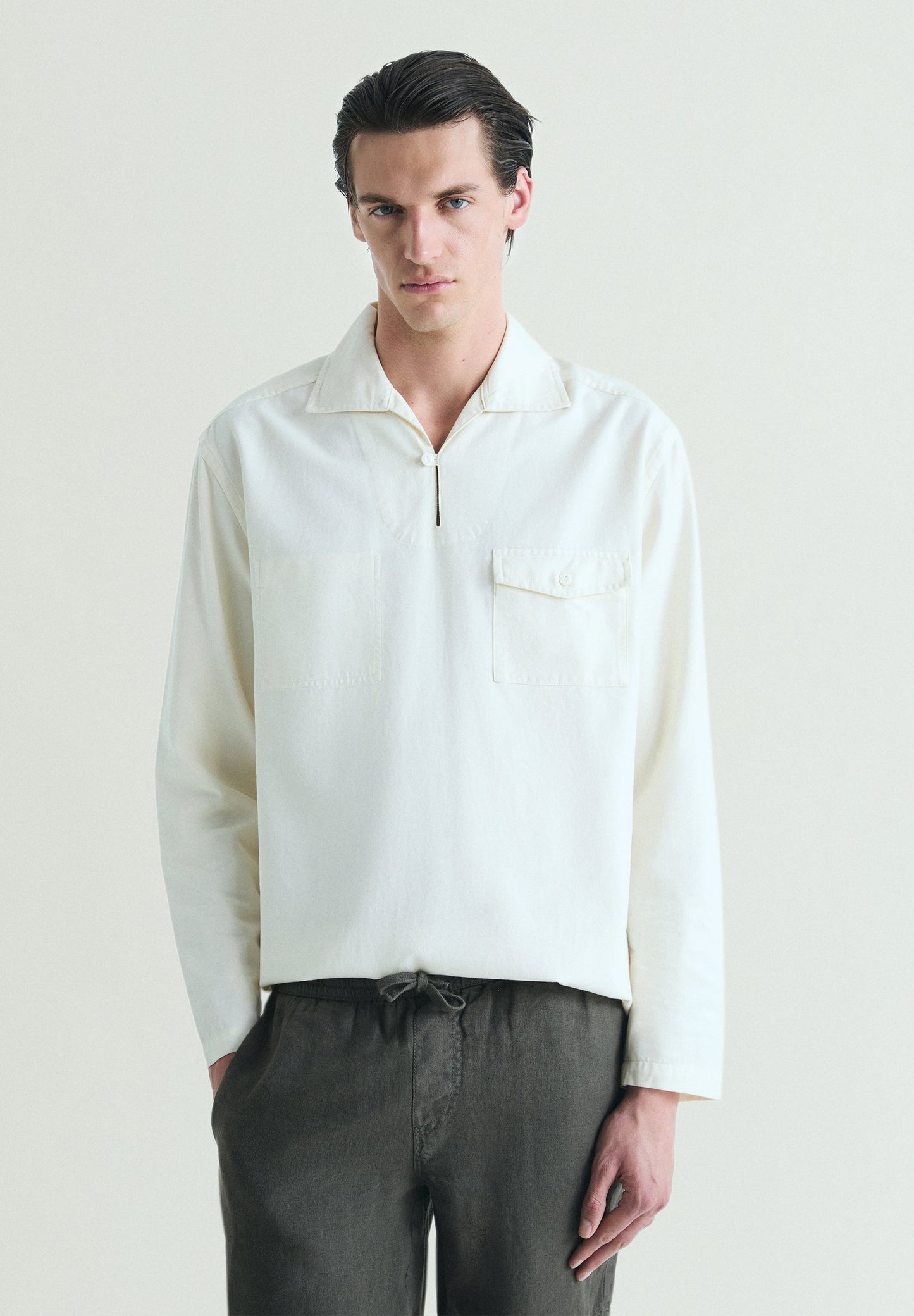 POLERA BOLSILLO CON BOTÓN