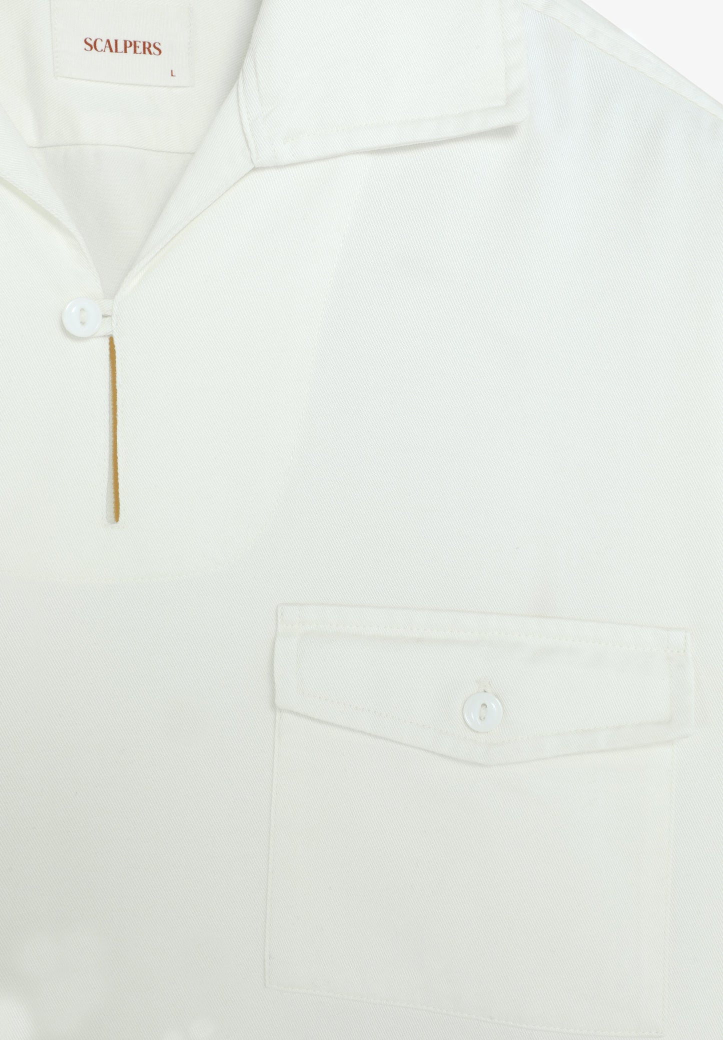 POLERA BOLSILLO CON BOTÓN