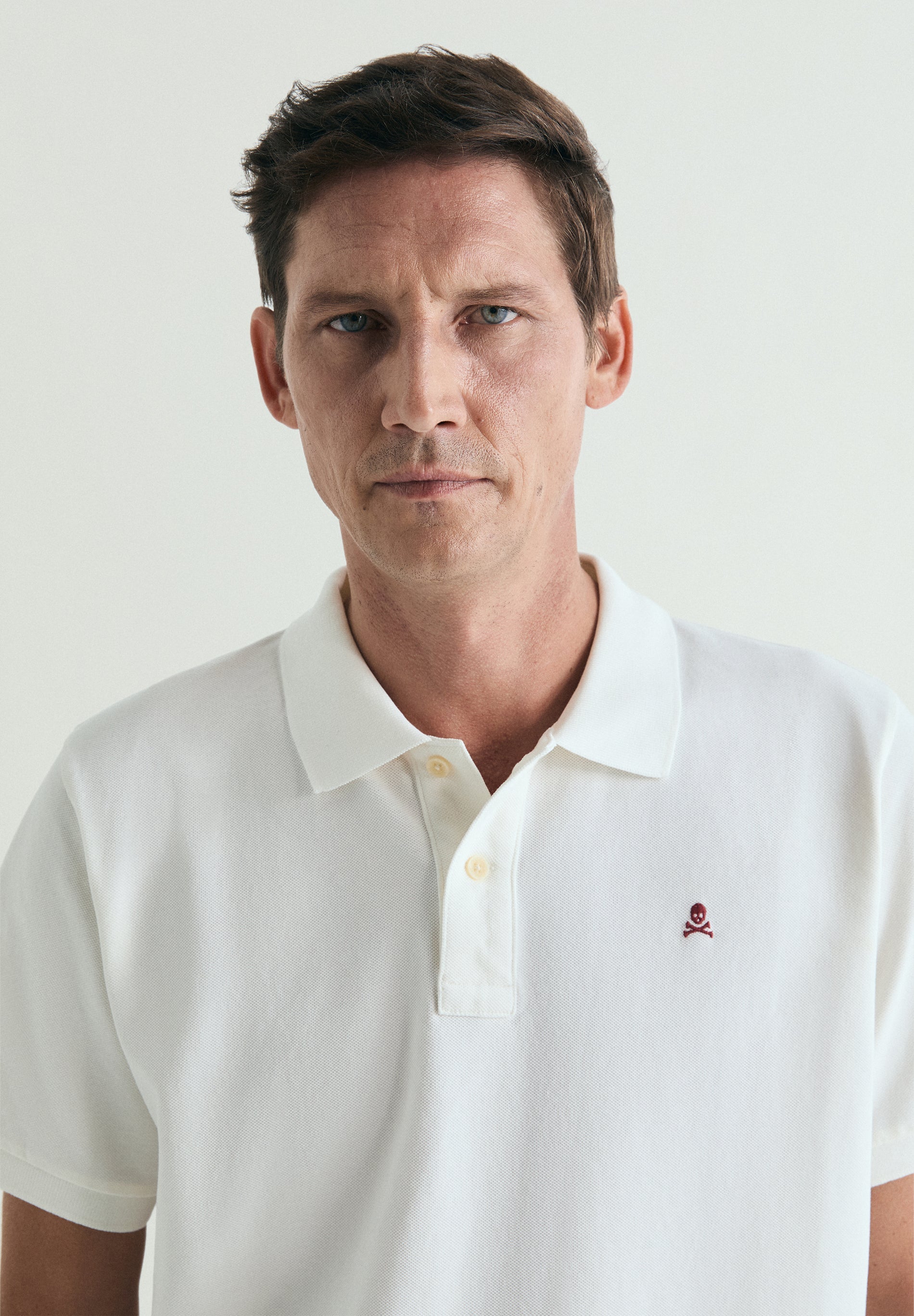 POLO DE PIQUÉ BORDADO CONTRASTE