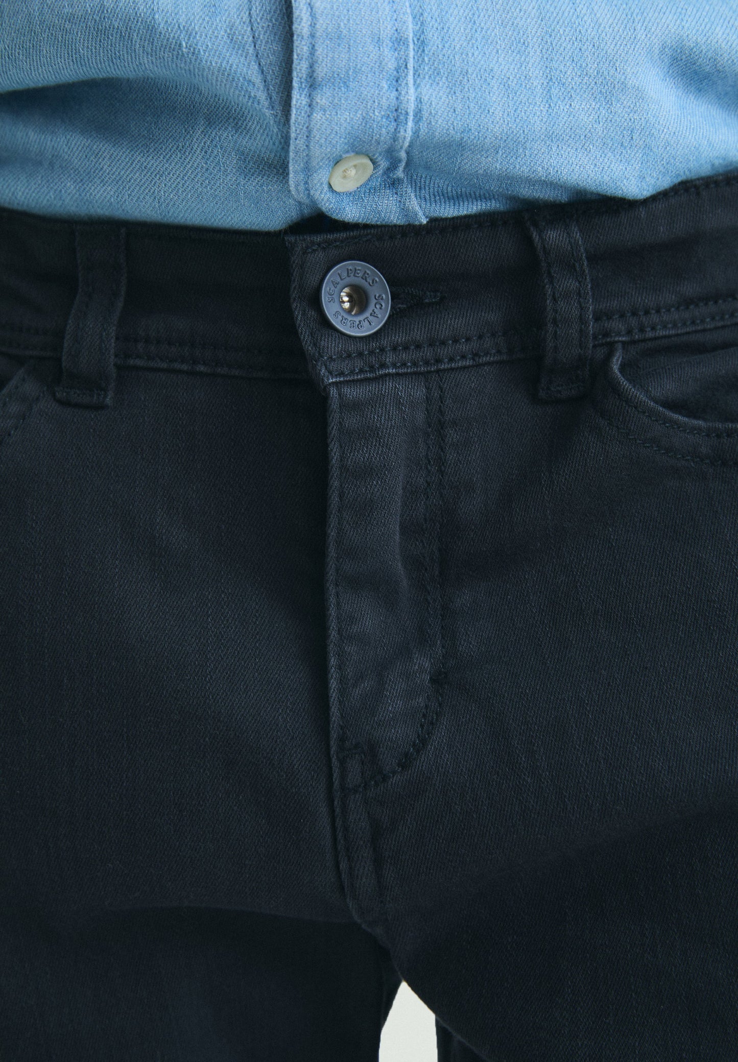 PANTALÓN SLIM FIT DE CINCO BOLSILLOS