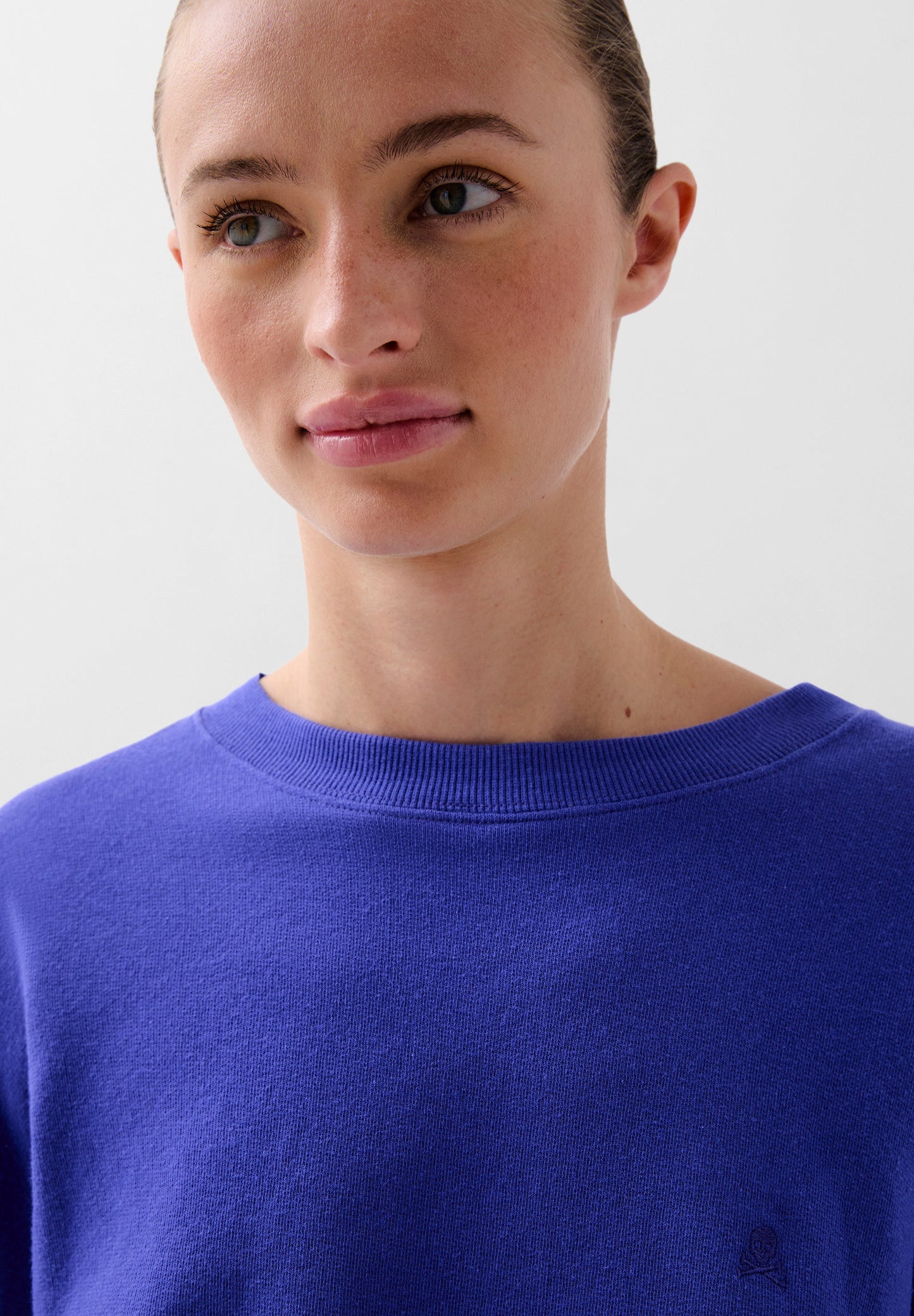 POLERÓN CALAVERA BORDADA TONO