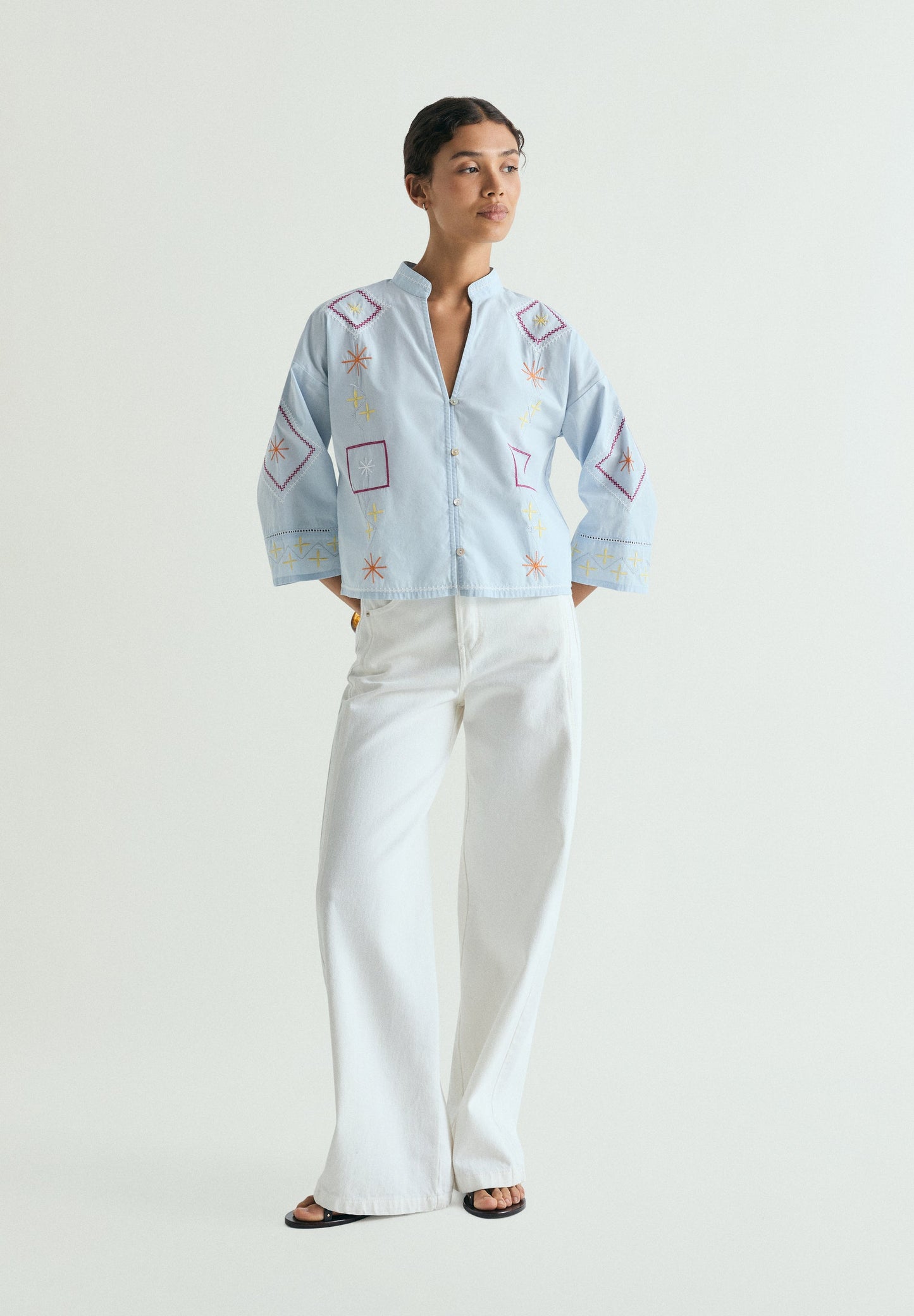 CAMISA DETALLES BORDADOS
