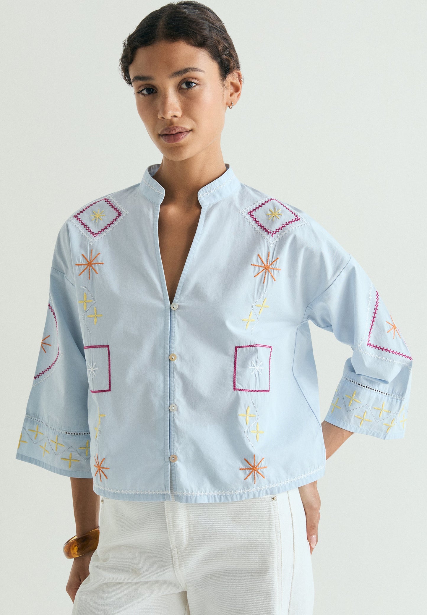 CAMISA DETALLES BORDADOS