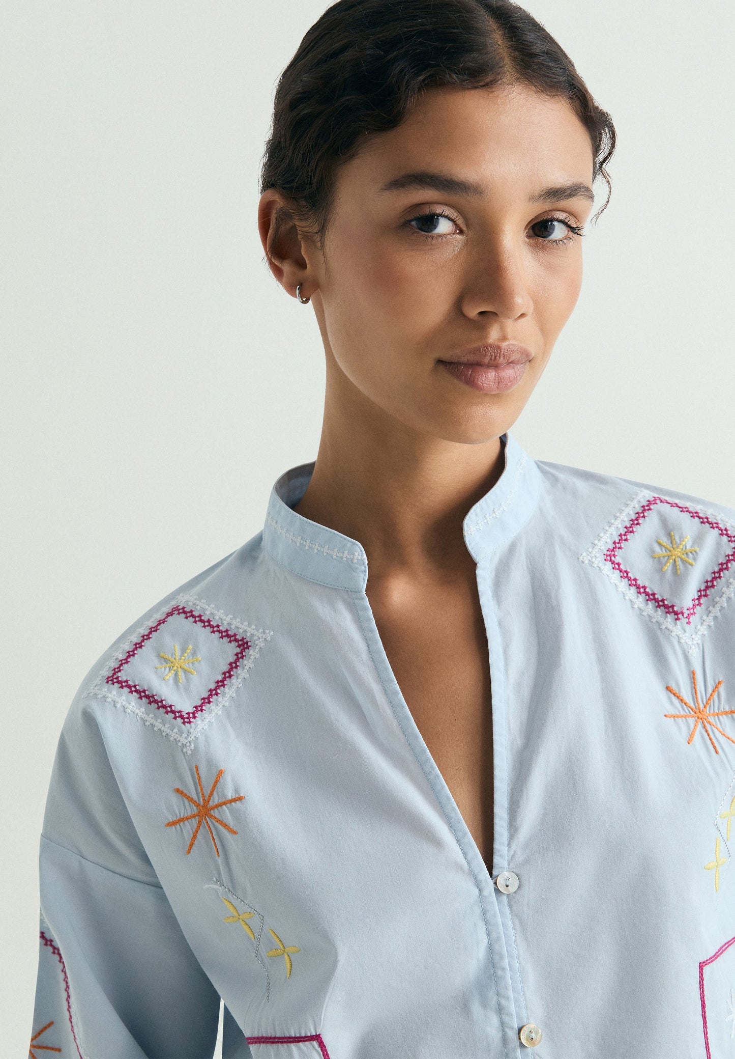 CAMISA DETALLES BORDADOS