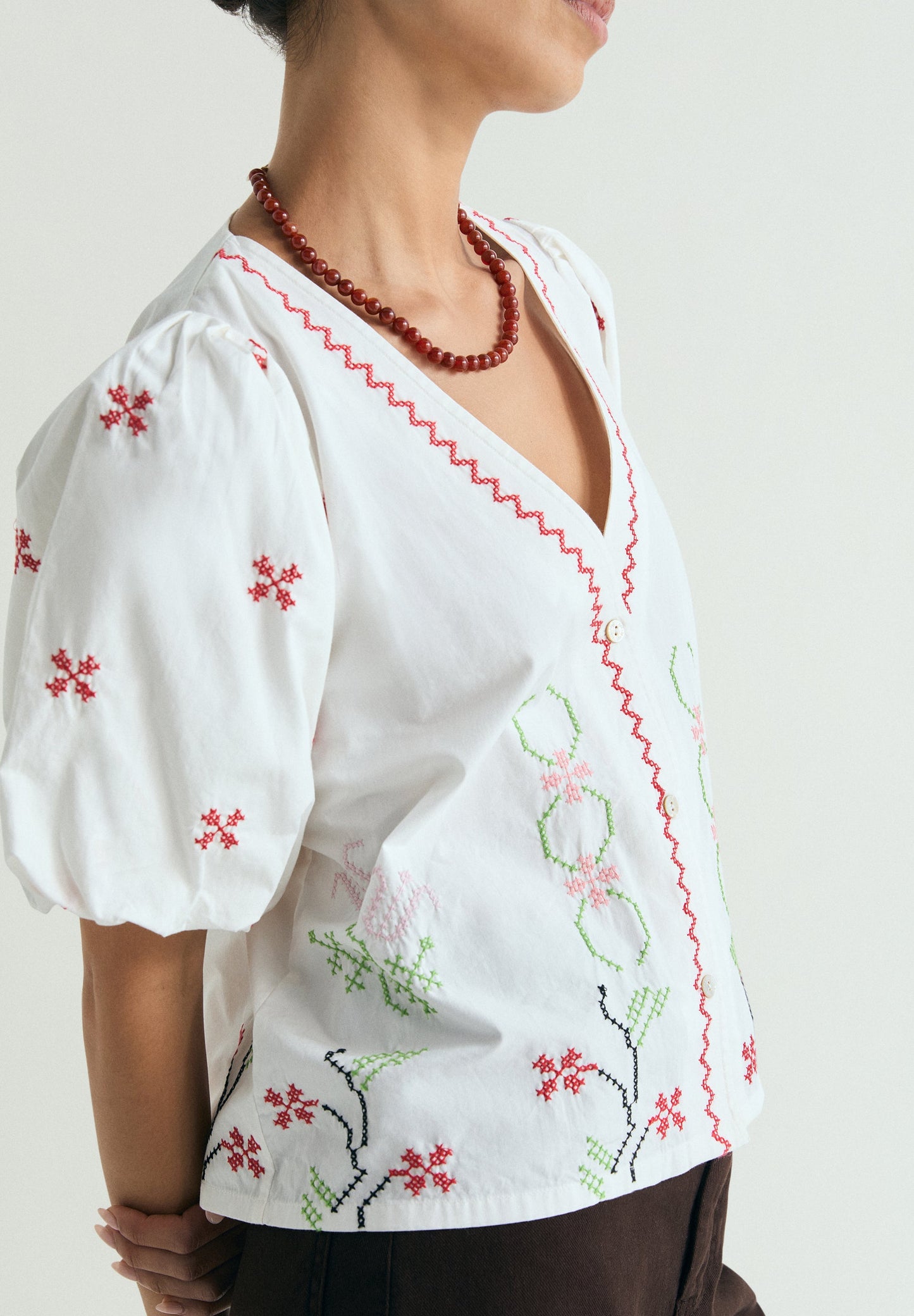 BLUSA BORDADOS FLORALES
