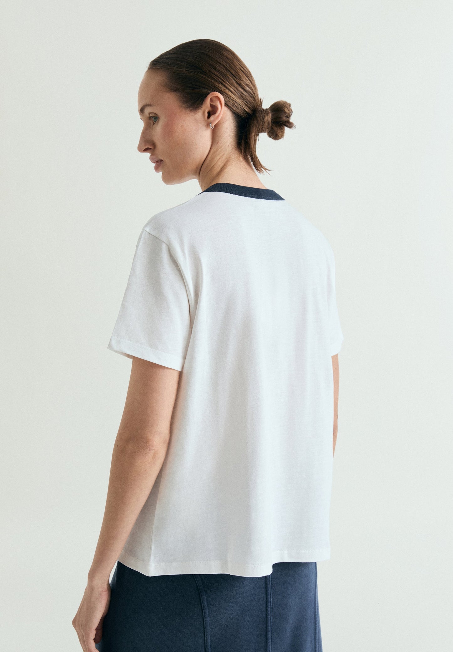 CAMISETA CUELLO CONTRASTE