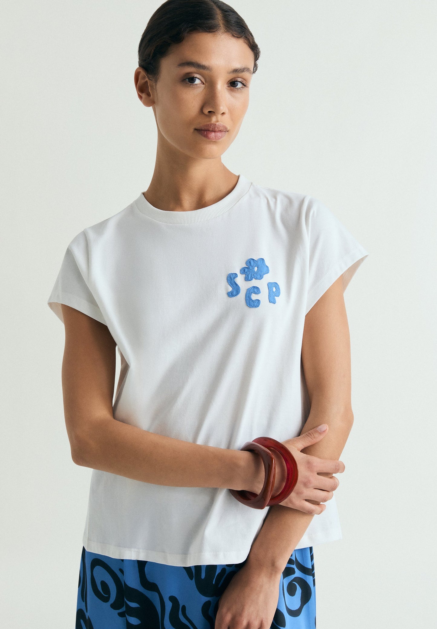 CAMISETA PARCHES BORDADOS