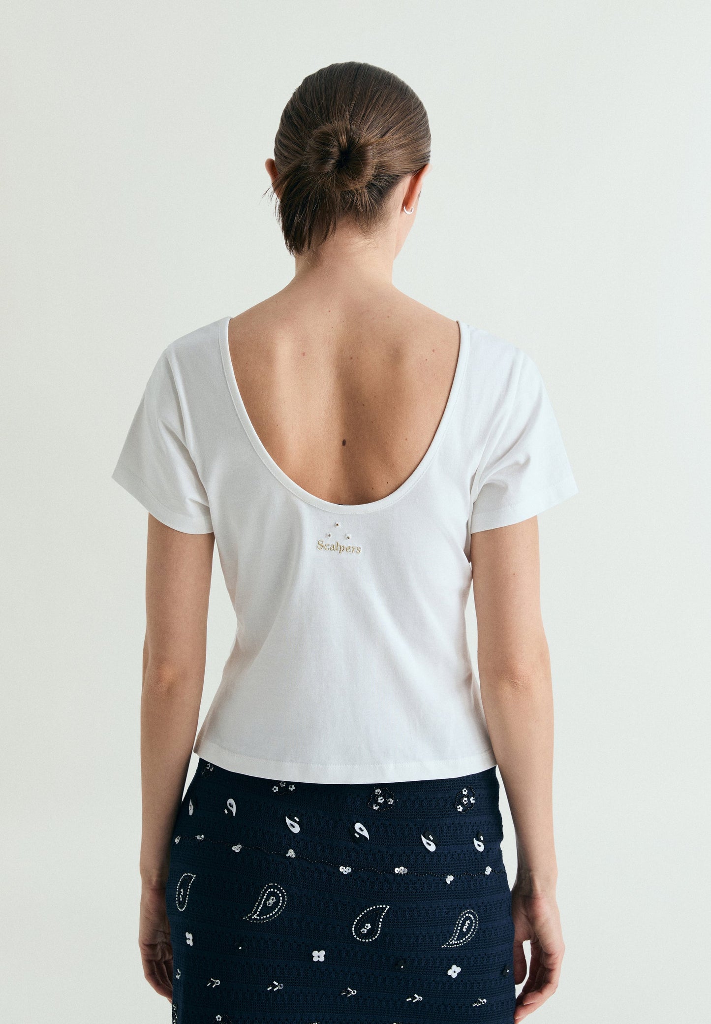 CAMISETA ESCOTE REDONDO ABALORIOS