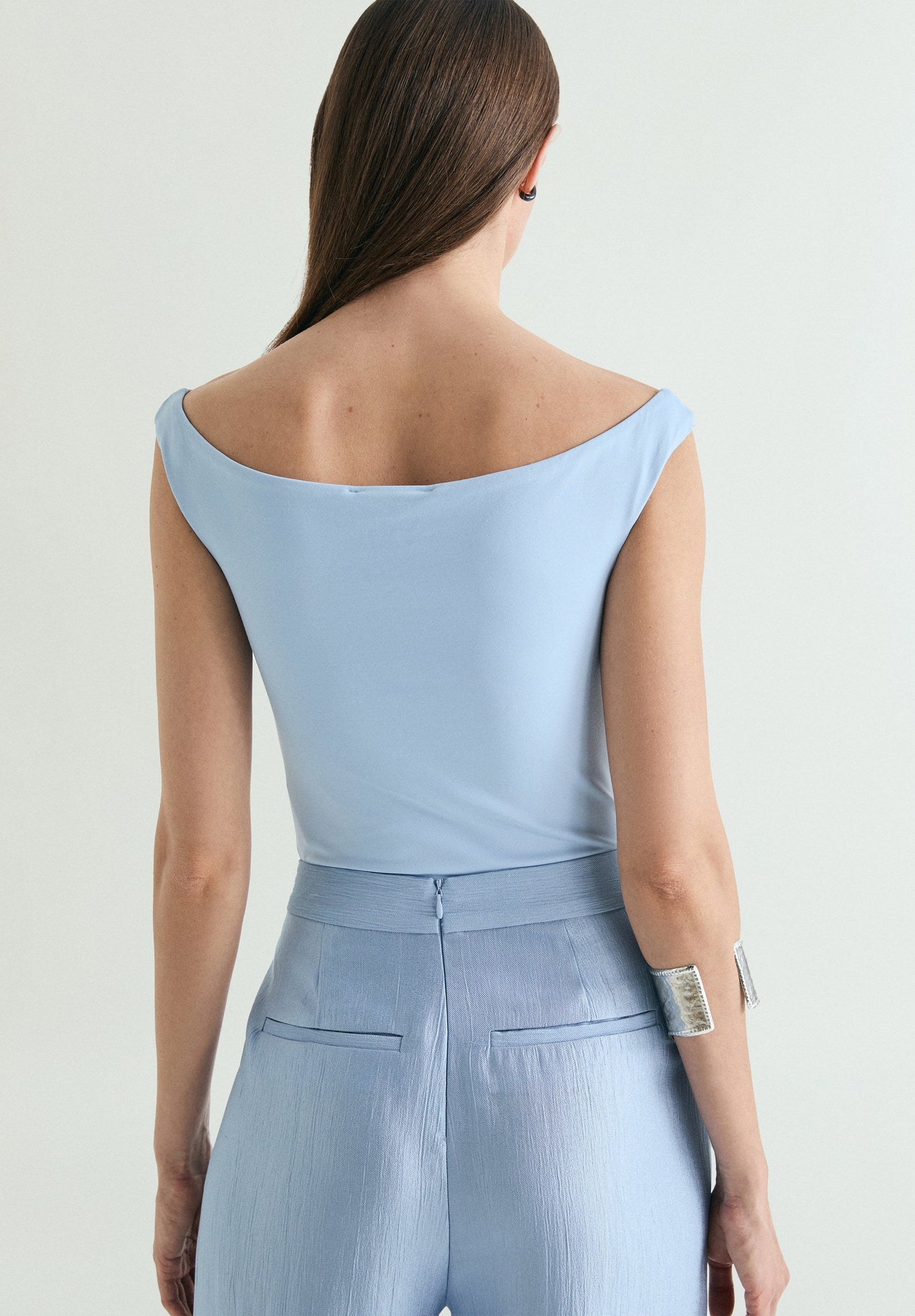 BODY OFF THE SHOULDER