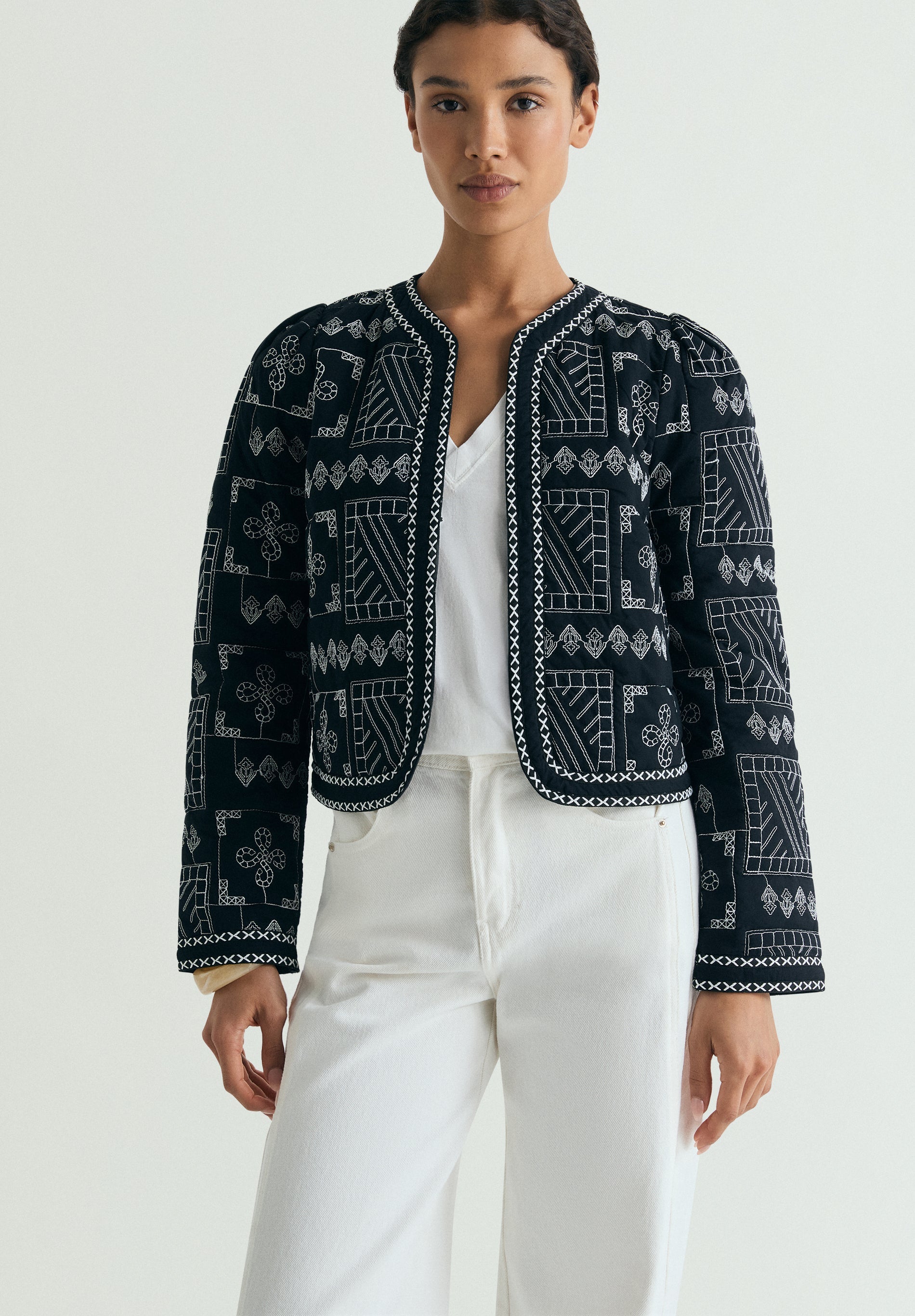CHAQUETA ACOLCHADA BORDADA