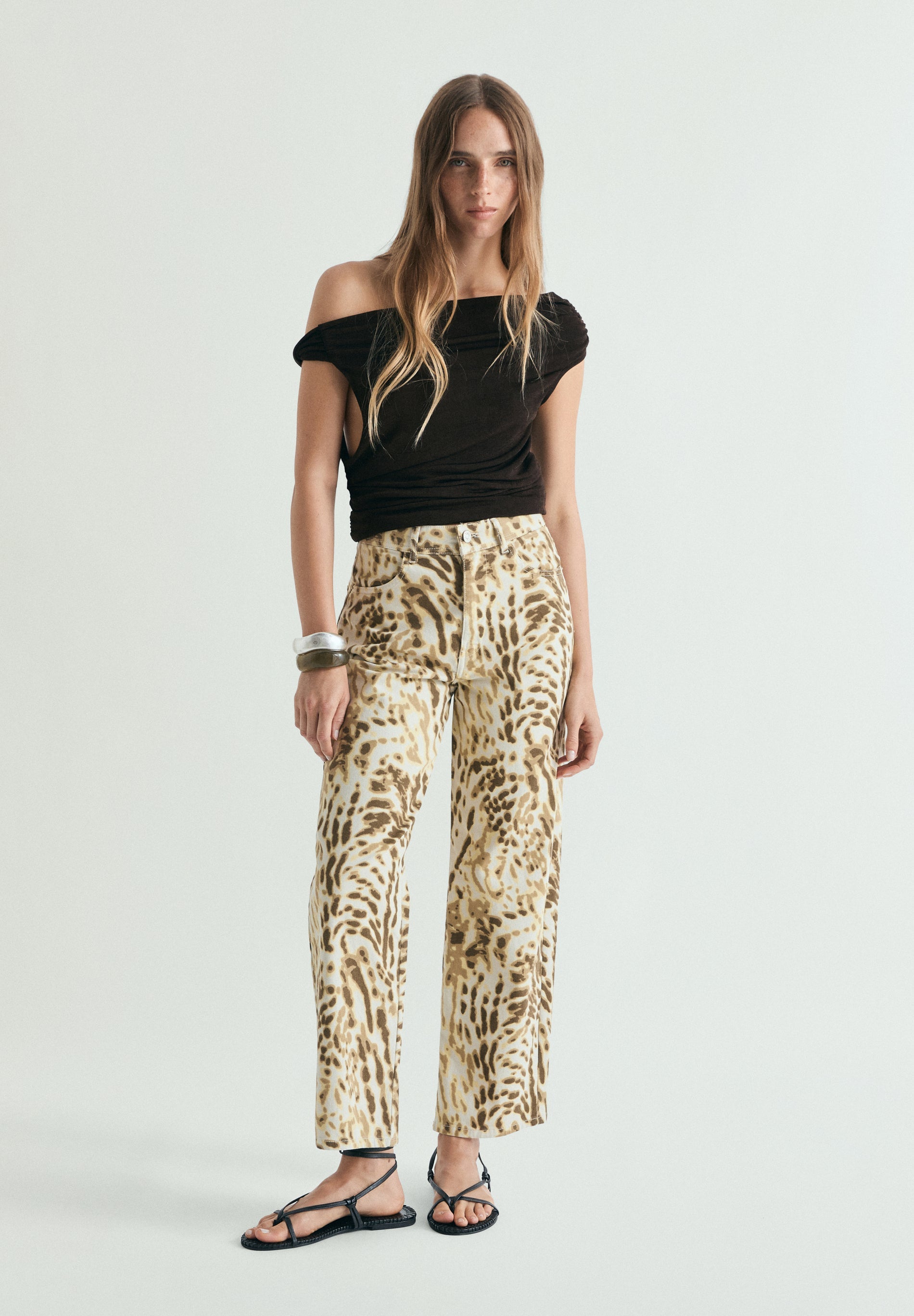 PANTALÓN DENIM ANIMAL PRINT