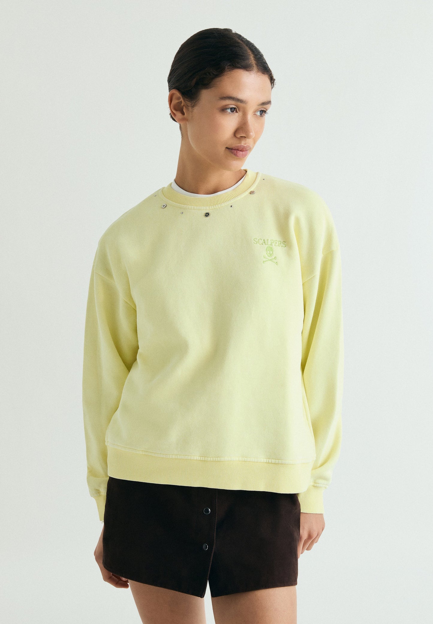 SUDADERA TACHUELAS CALAVERA