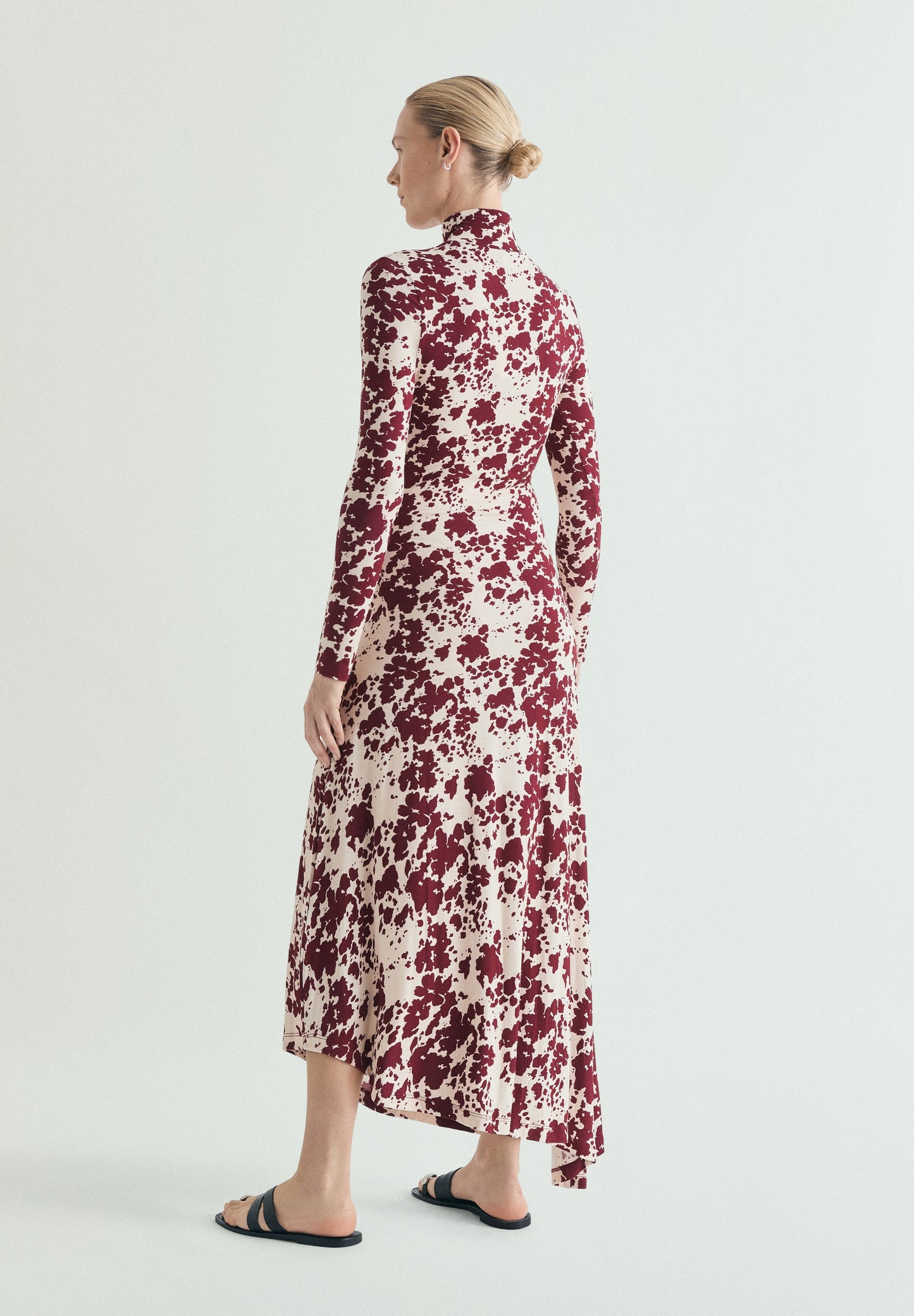 VESTIDO ESTAMPADO CUELLO ALTO